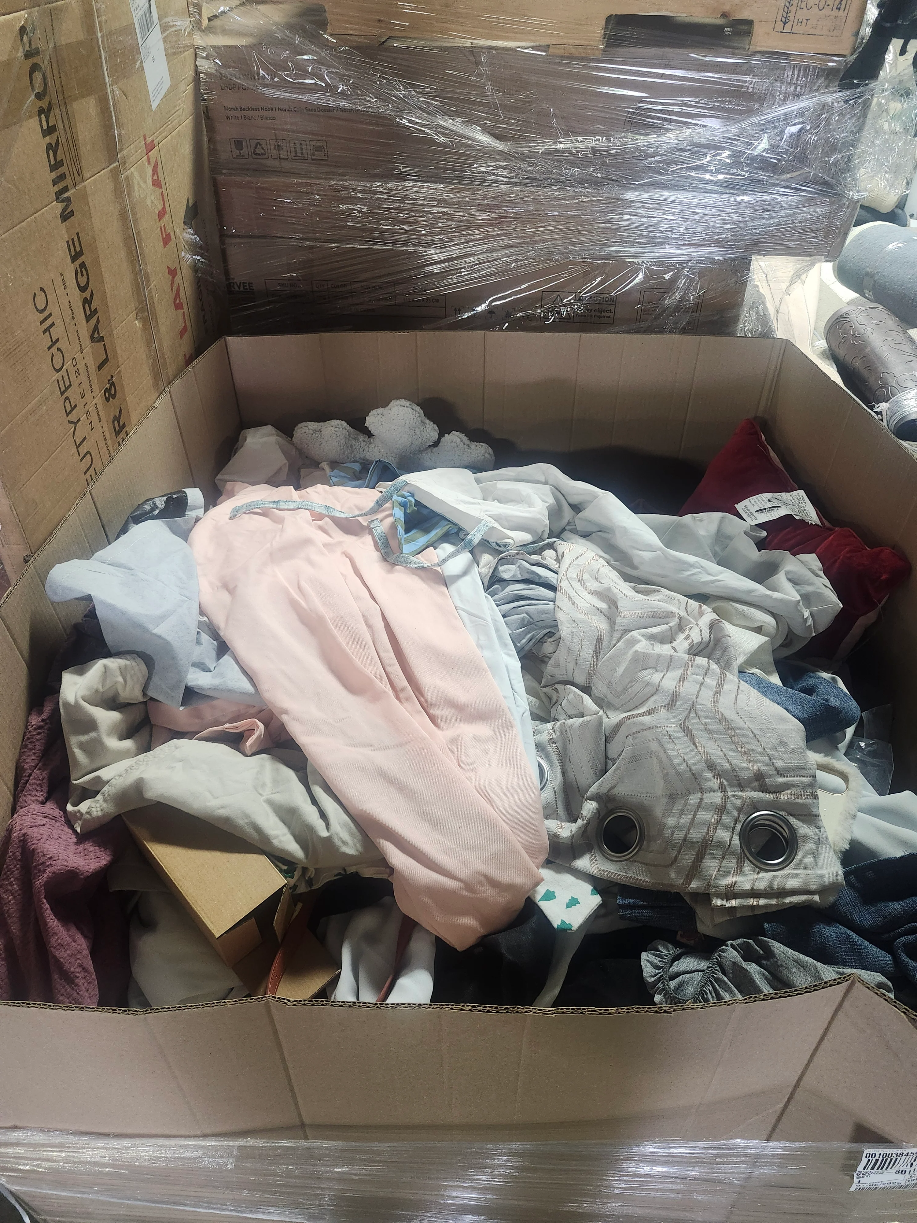 3/4 Pallet Unmanifested Dollar Items - Image 2