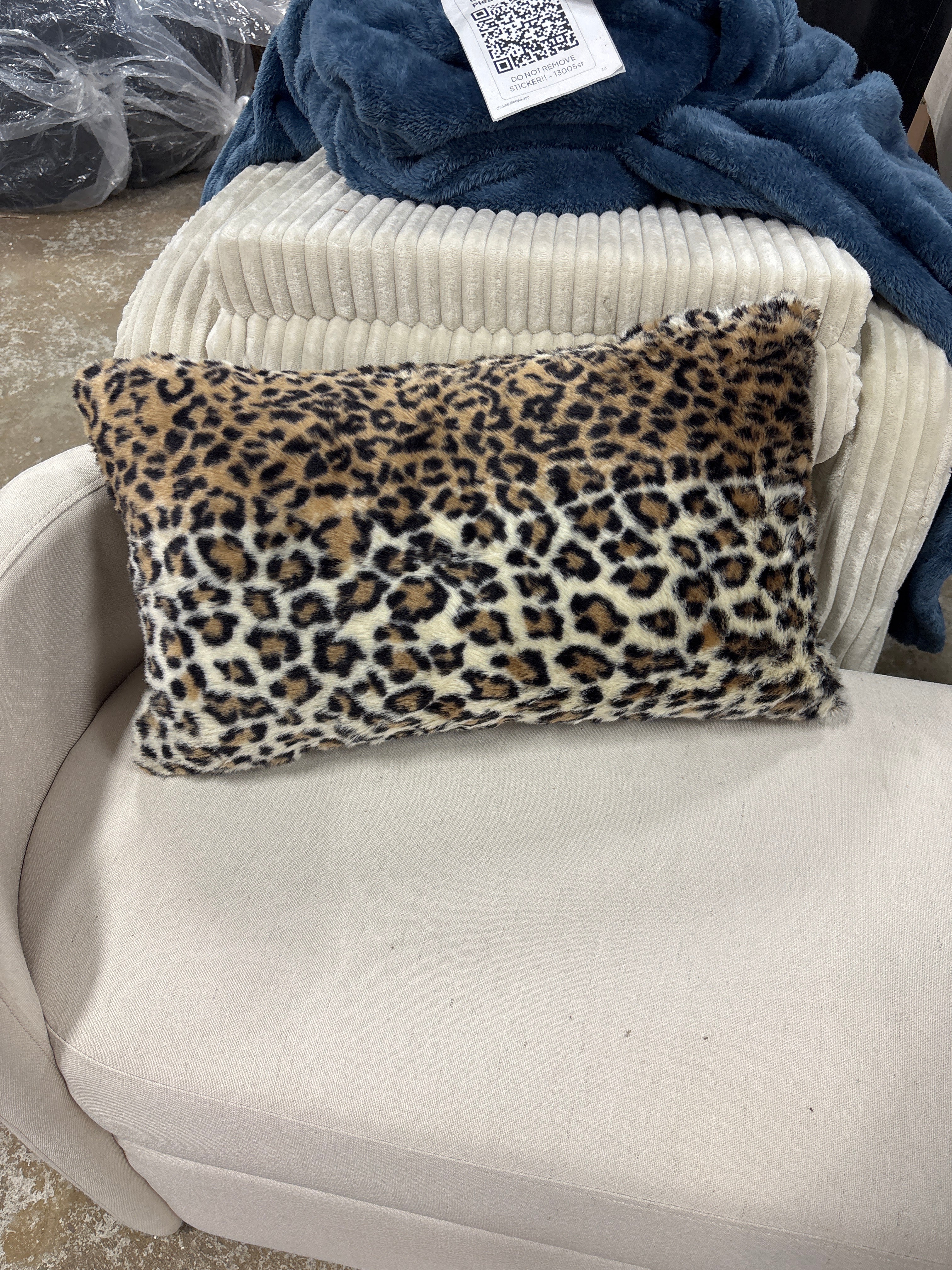 12"x 20" Cheetah Rectangular Pillow SHOWROOM ITEM - Image 3