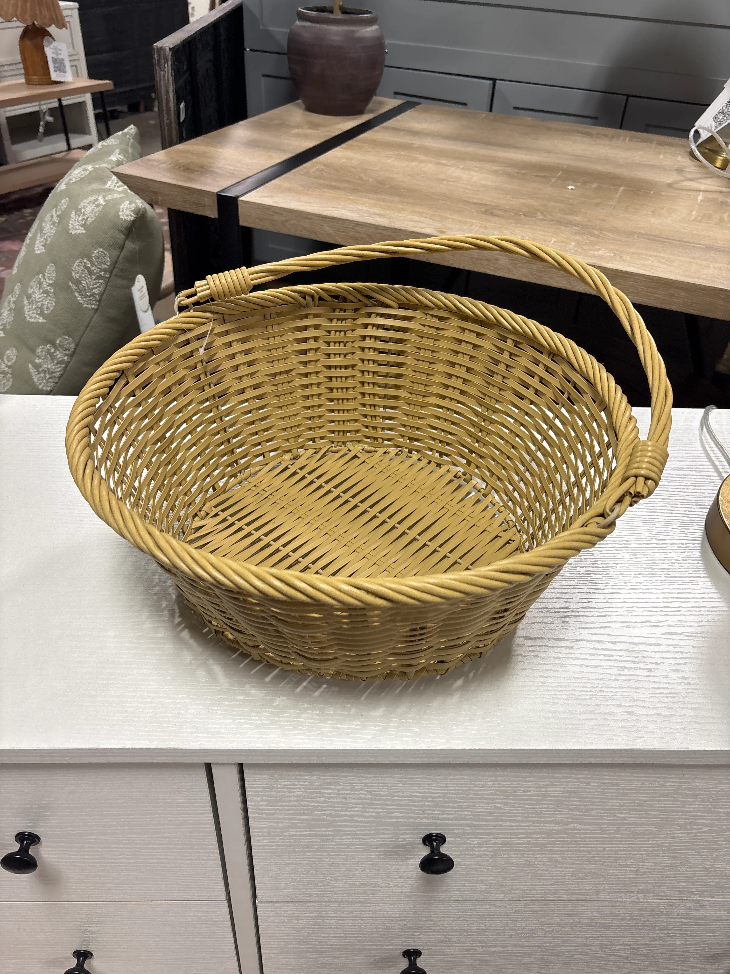 14" Easter Plastic Willow Basket Brown SHOWROOM ITEM - Image 2