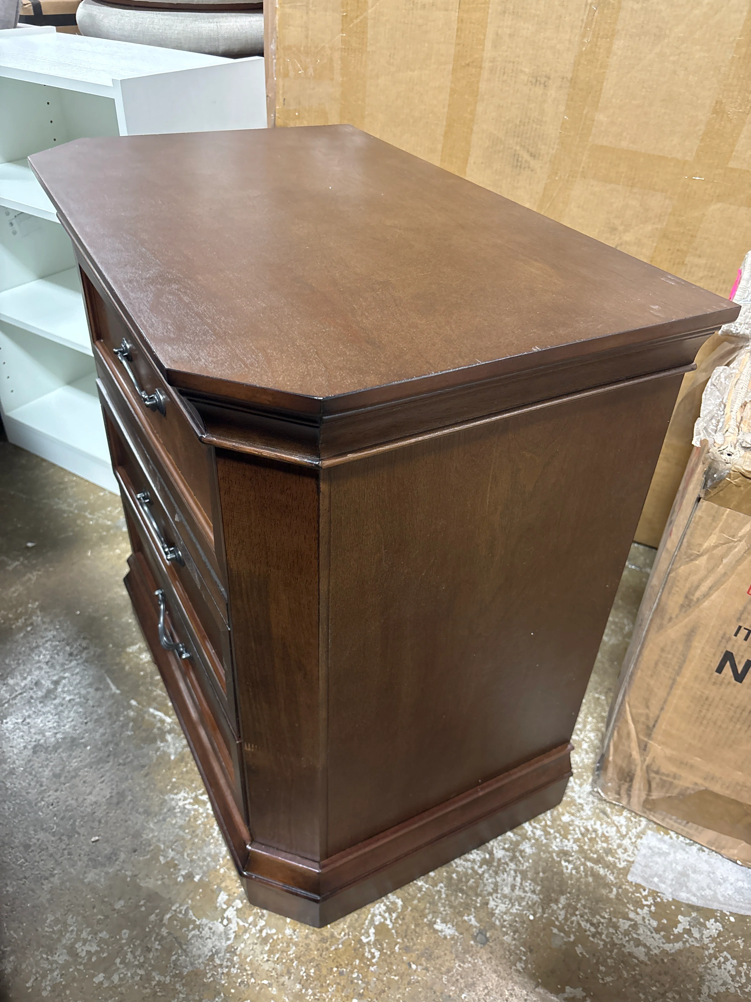 1pc Ailany Traditional Wood 3-Drawer Nightstand SHOWROOM ITEM - Image 3