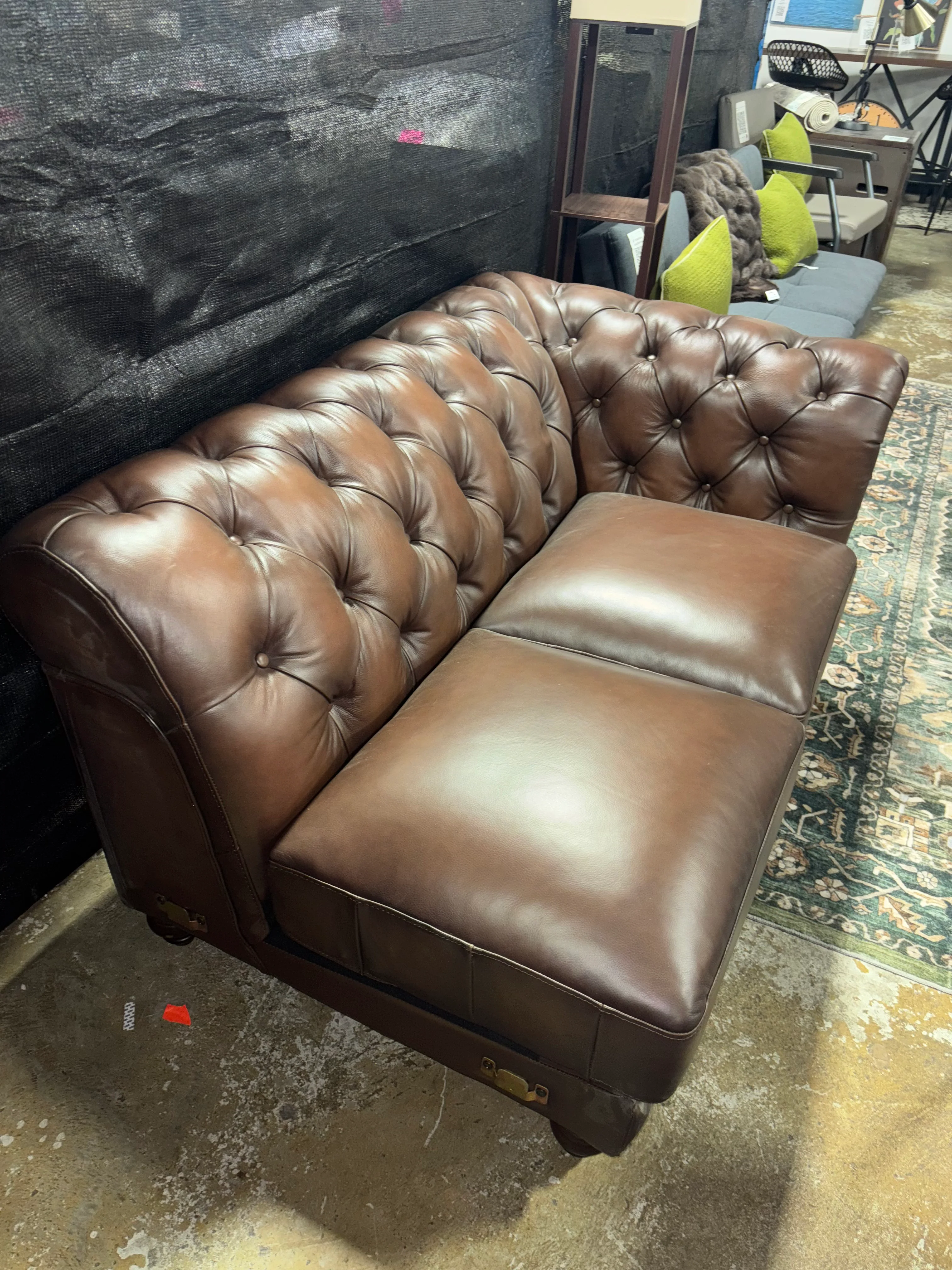 (1pc) Alton Bay Leather L-Shaped Sectional Symmetrical SHOWROOM ITEM - Image 3