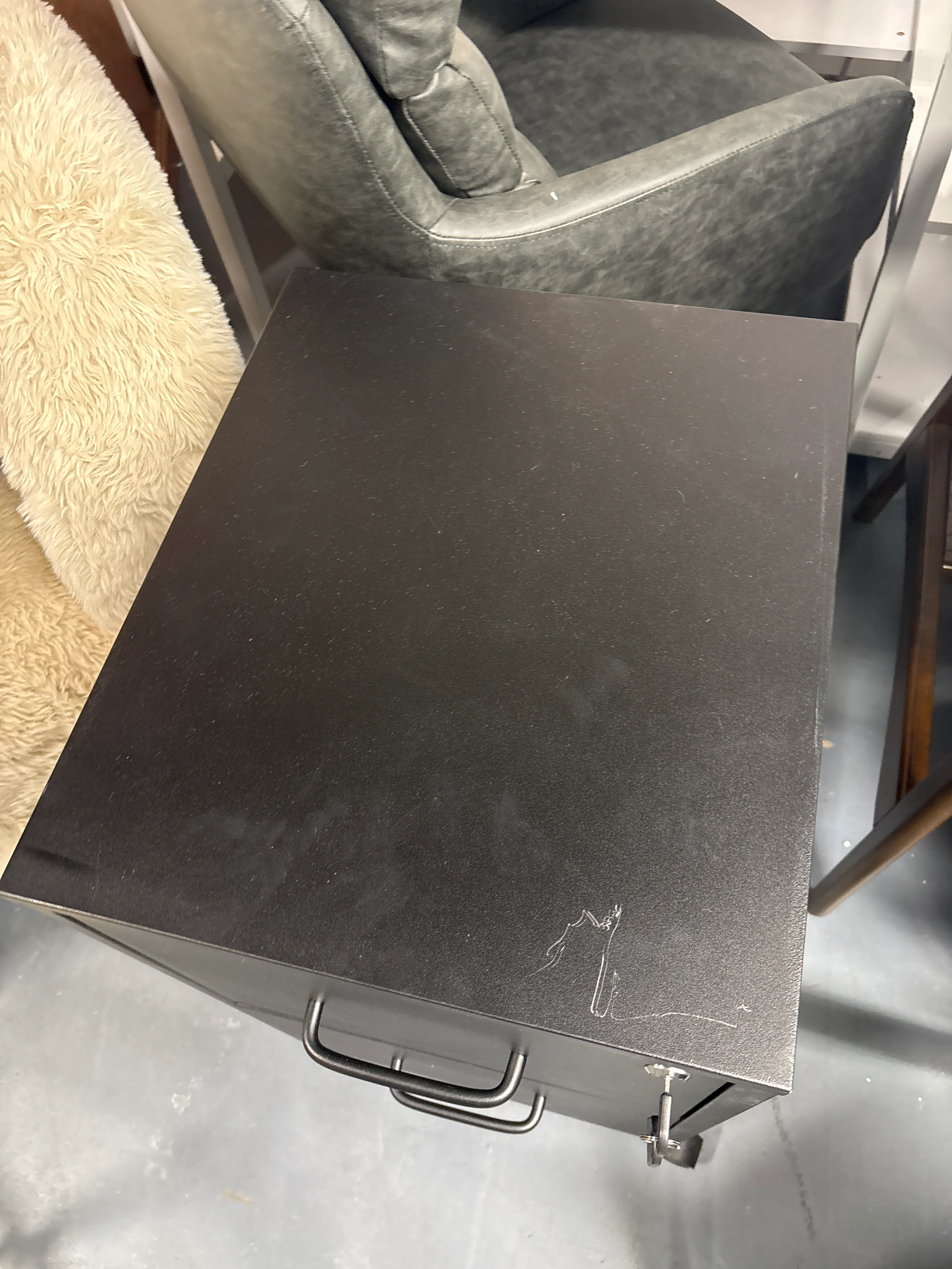 2 Drawer Rolling File Cabinet with Lock SHOWROOM ITEM - Image 3