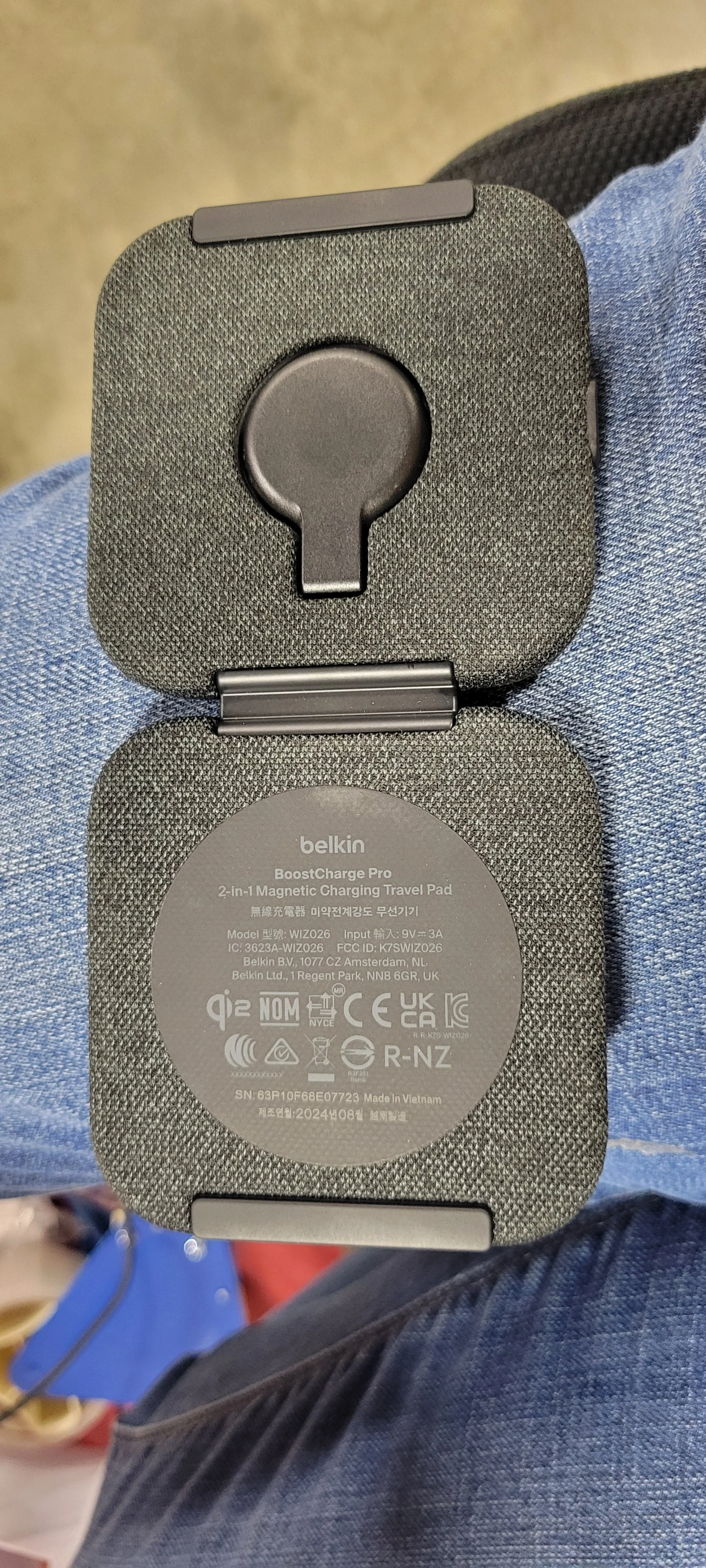 2-in-1 Magnetic Charging Travel Pad with Qi2, - Image 6