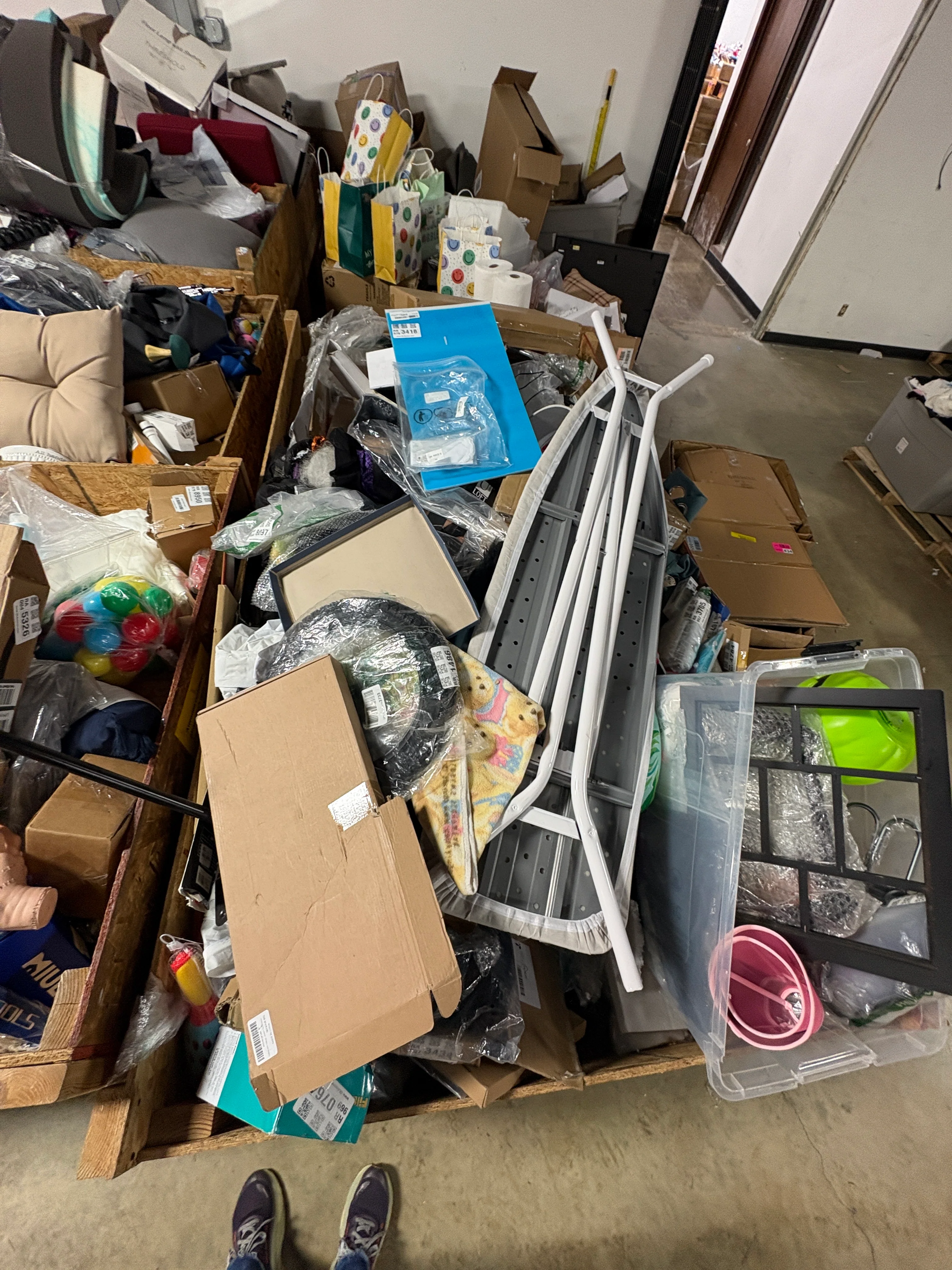 7 full Bins Unmanifested Dollar Items (appx 3920 items) - Image 2