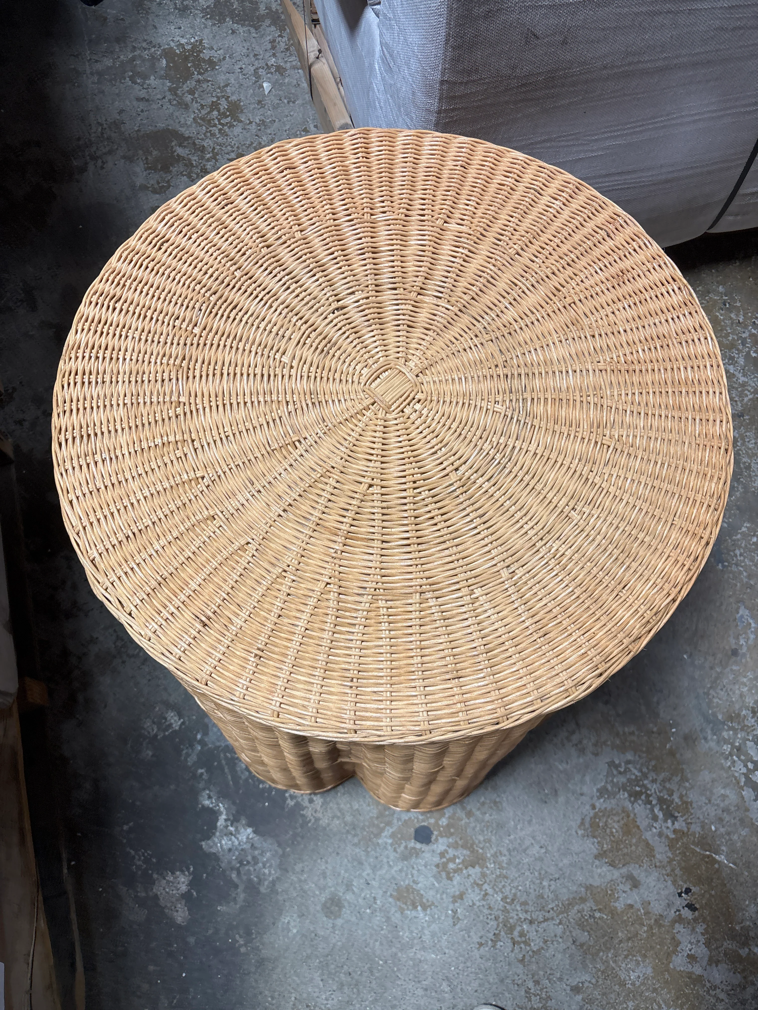 20.27" Round Brazley Console Table SHOWROOM ITEM - Image 4