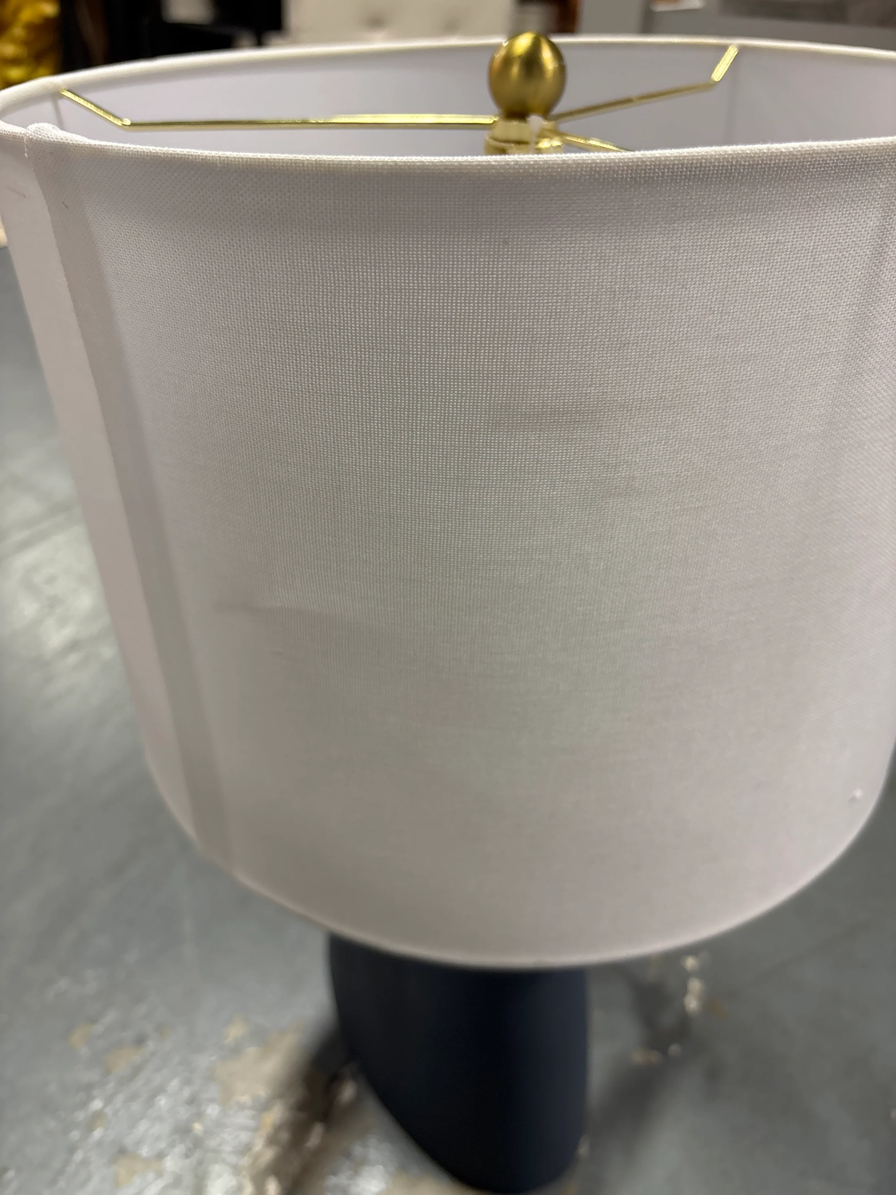 20.5"x12.5" Modern Table Lamp - Black/White SHOWROOM ITEM - Image 4