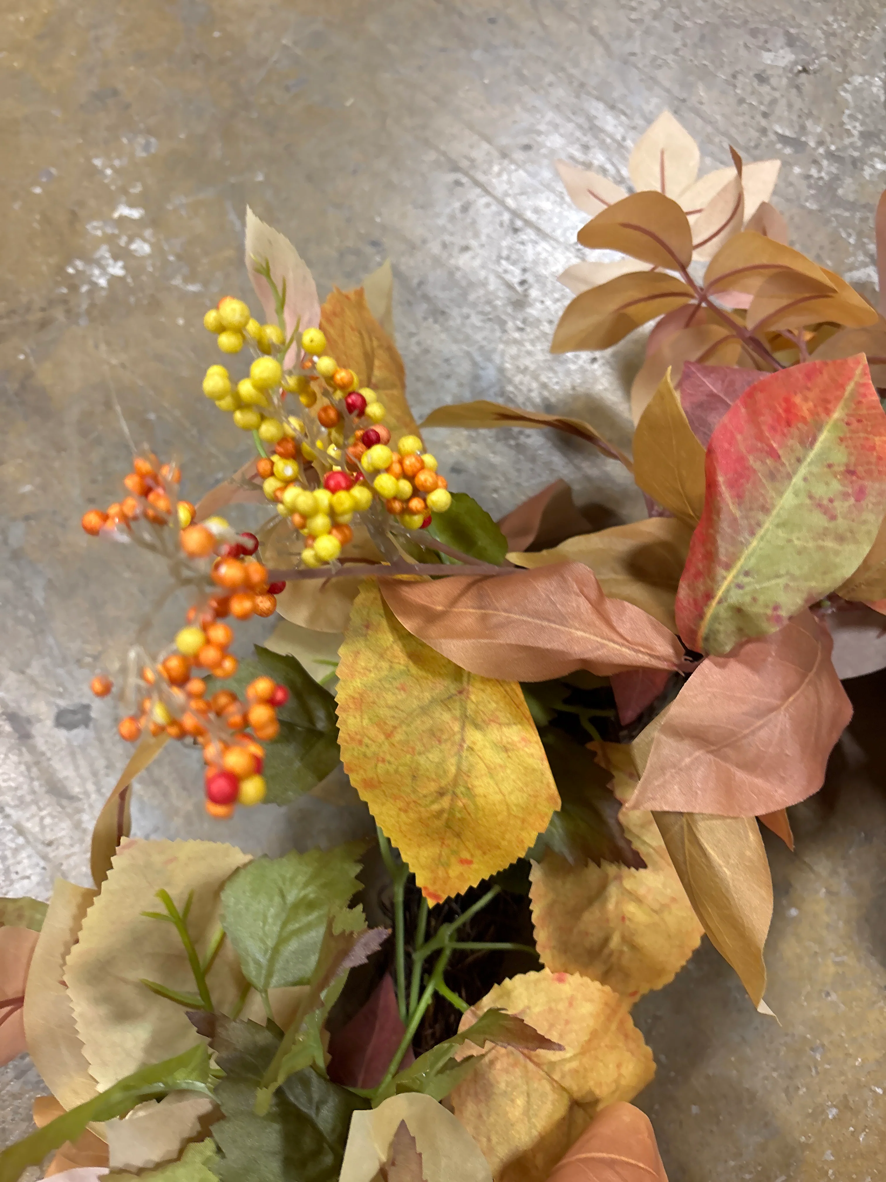 24" Mixed Berry Artificial Fall Wreath SHOWROOM ITEM - Image 3