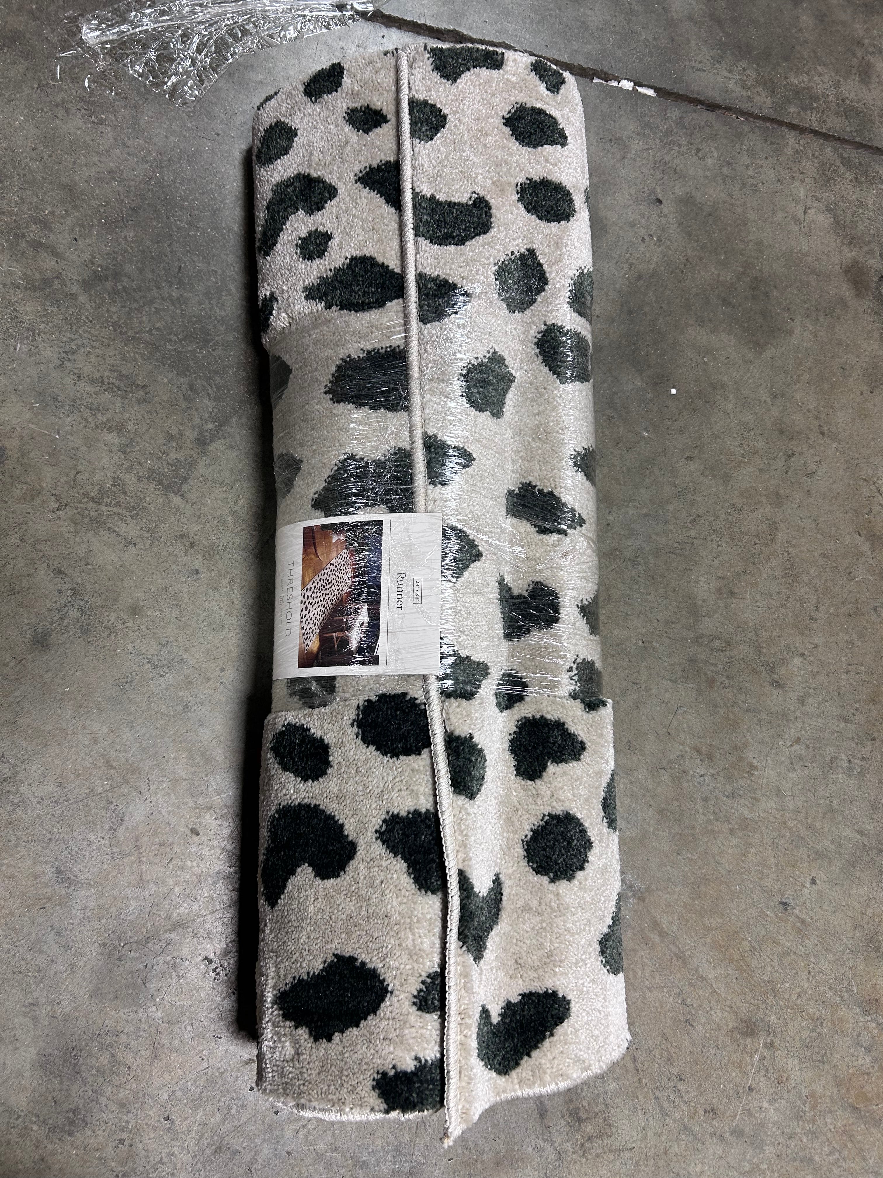 Daffodil Leopard Print Woven Rug Black/White 2'4"x7' - Image 7