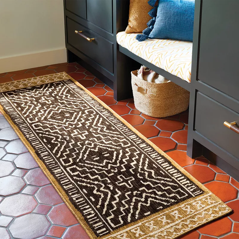 2'4"x7' Global Runner Rug Black/Tan - Image 3