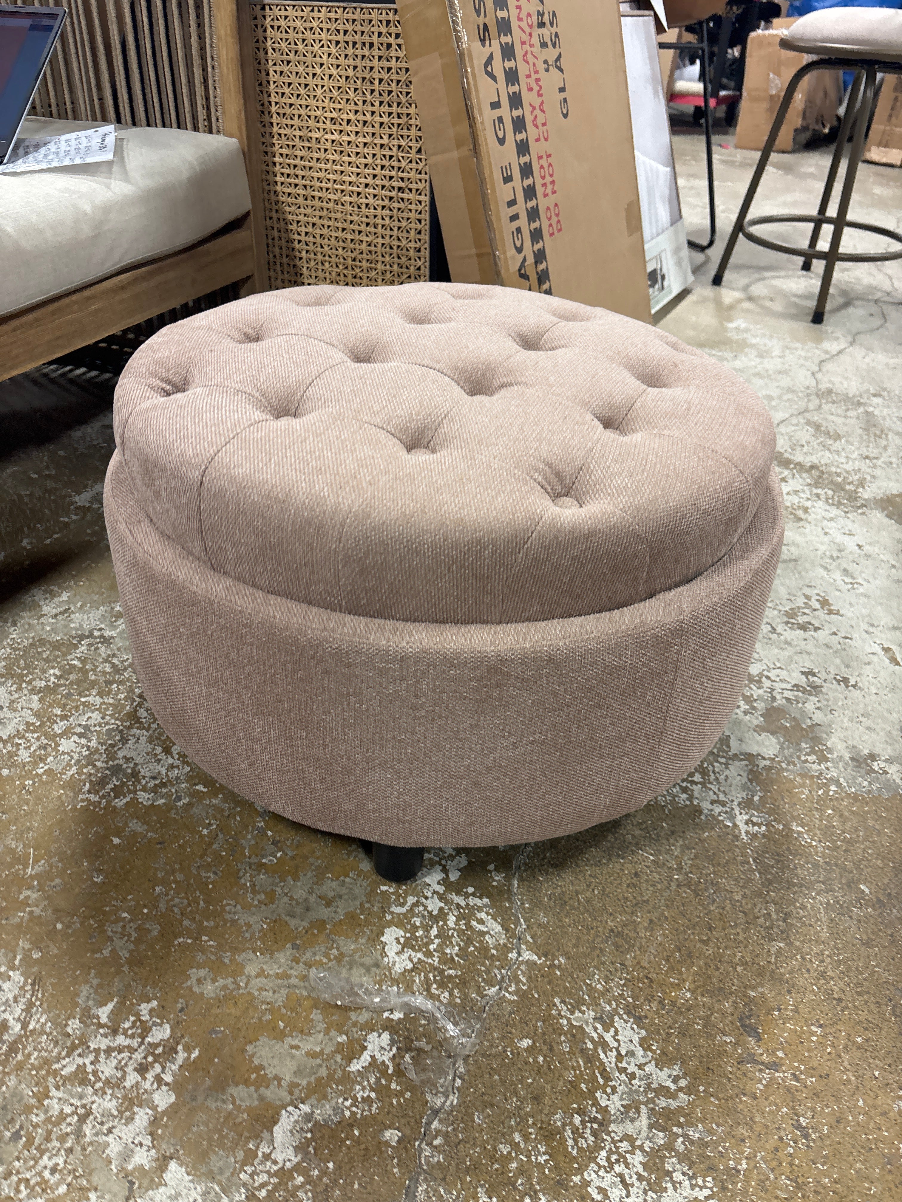25'' Oversized Upholstered Round Storage Ottoman - Camel SHOWROOM ITEM - Image 4