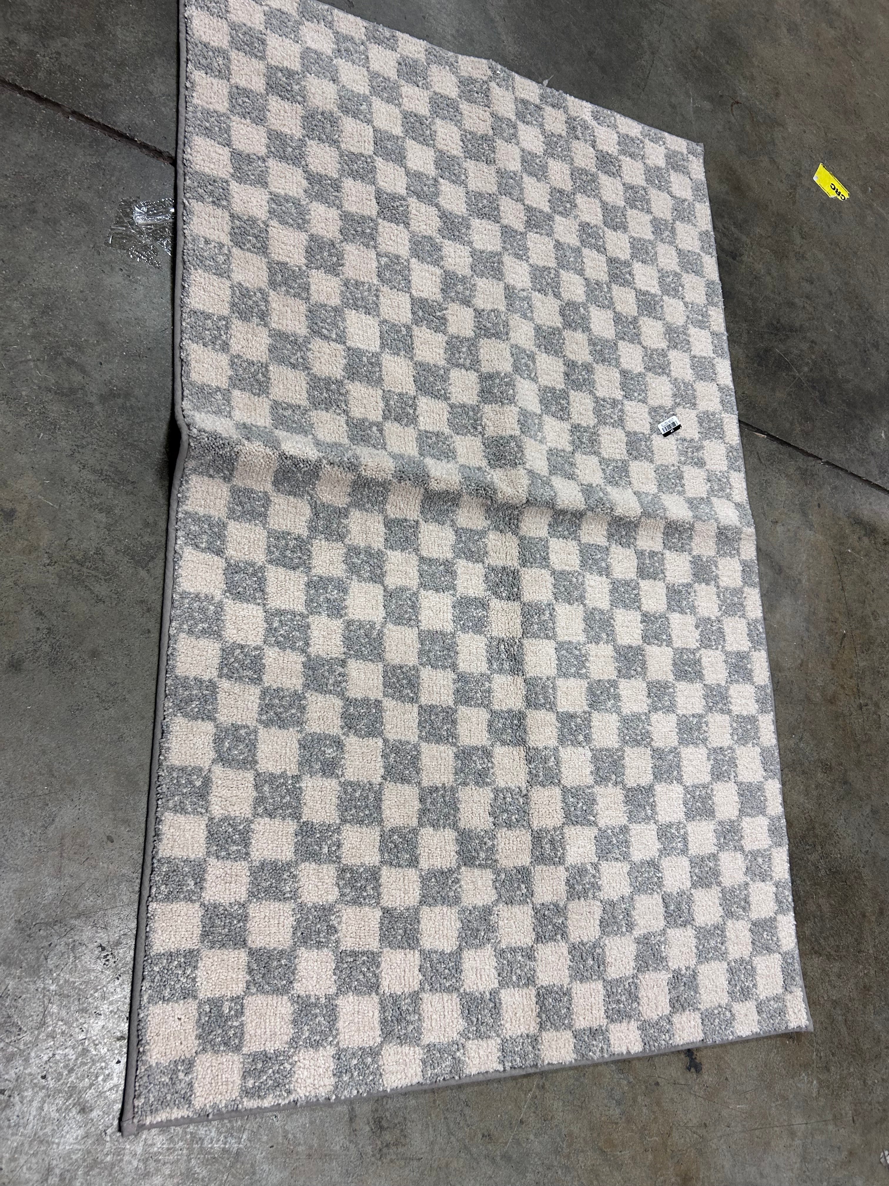 Washable Checkerboard Plush Accent Rug 2'6"x4' - Image 5