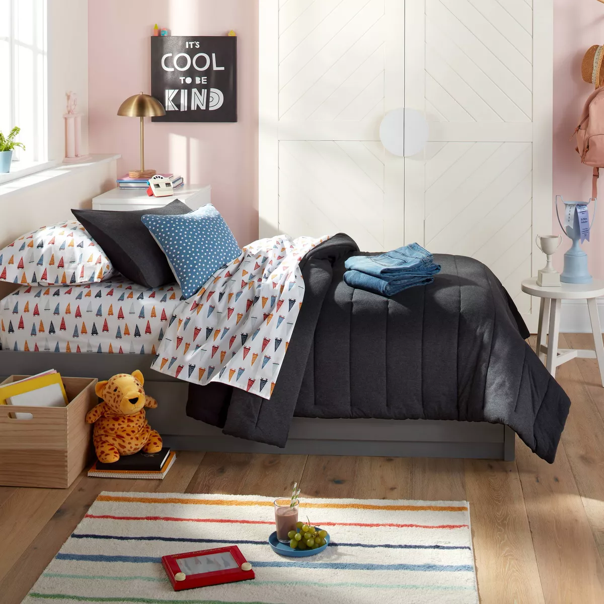(TWIN) 2pc Channel Jersey Kids' Comforter Set - Black SHOWROOM ITEM