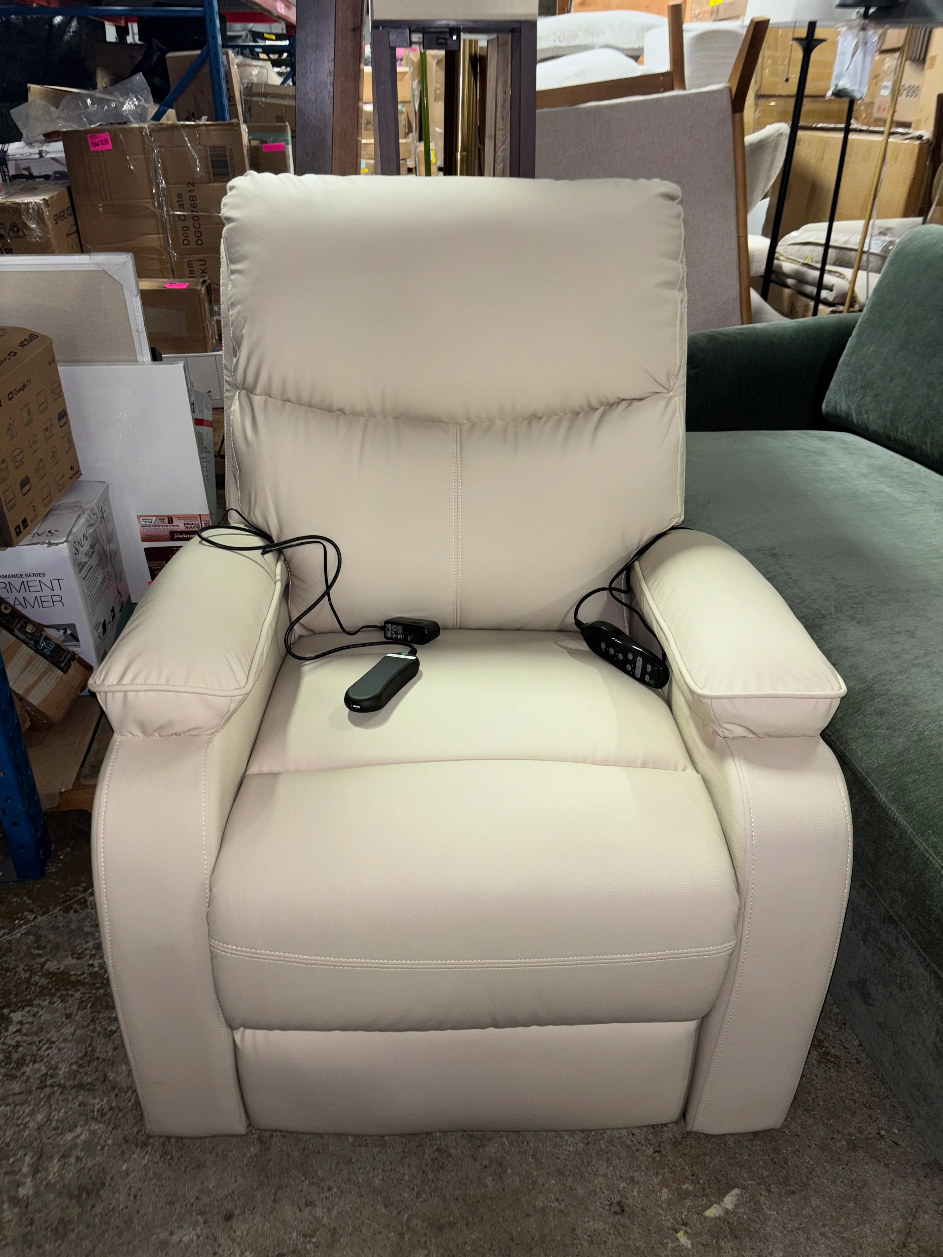 33'' Oversized Power Lift Recliner Chair With Heat & Massage SHOWROOM ITEM - Image 2