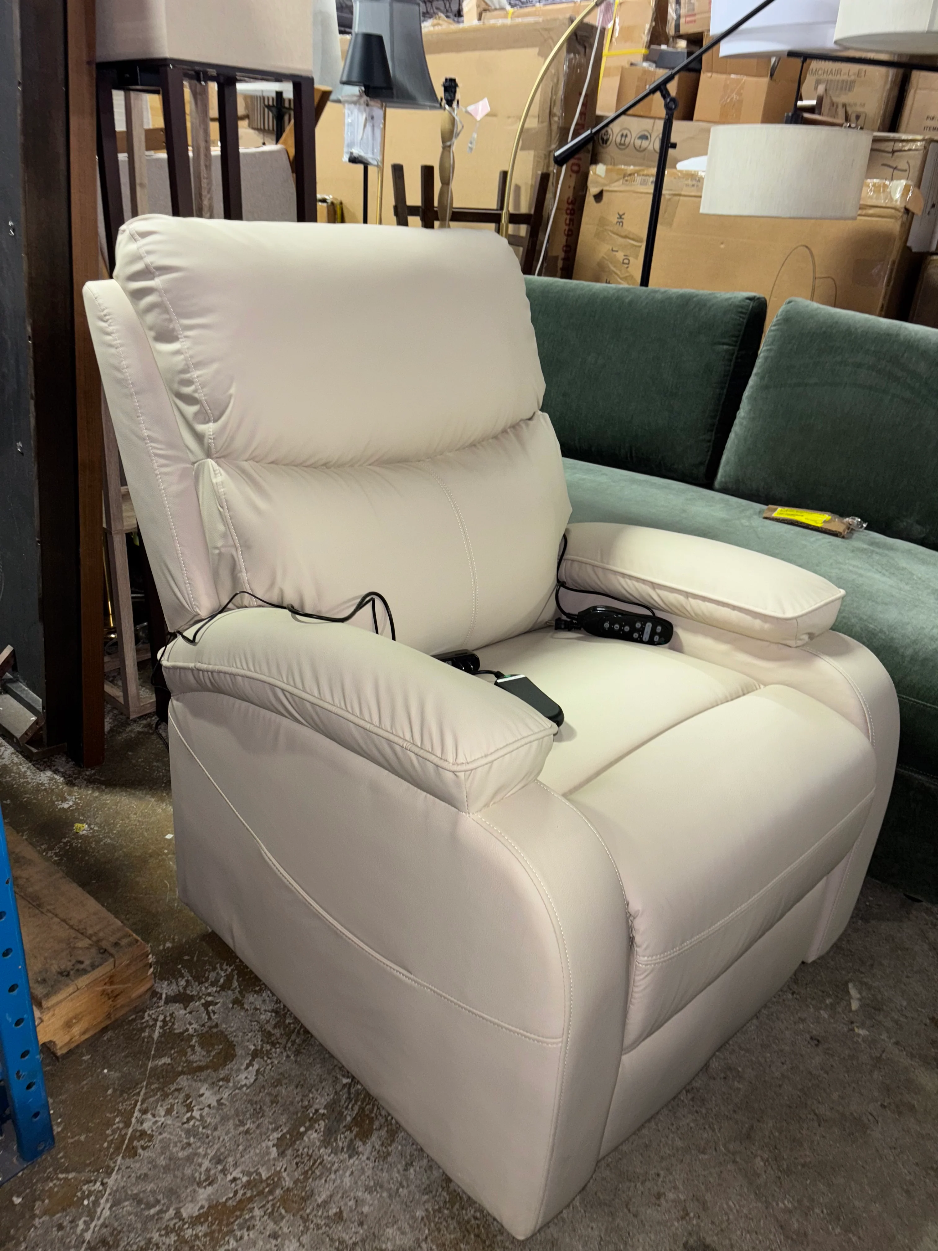 33'' Oversized Power Lift Recliner Chair With Heat & Massage SHOWROOM ITEM - Image 3
