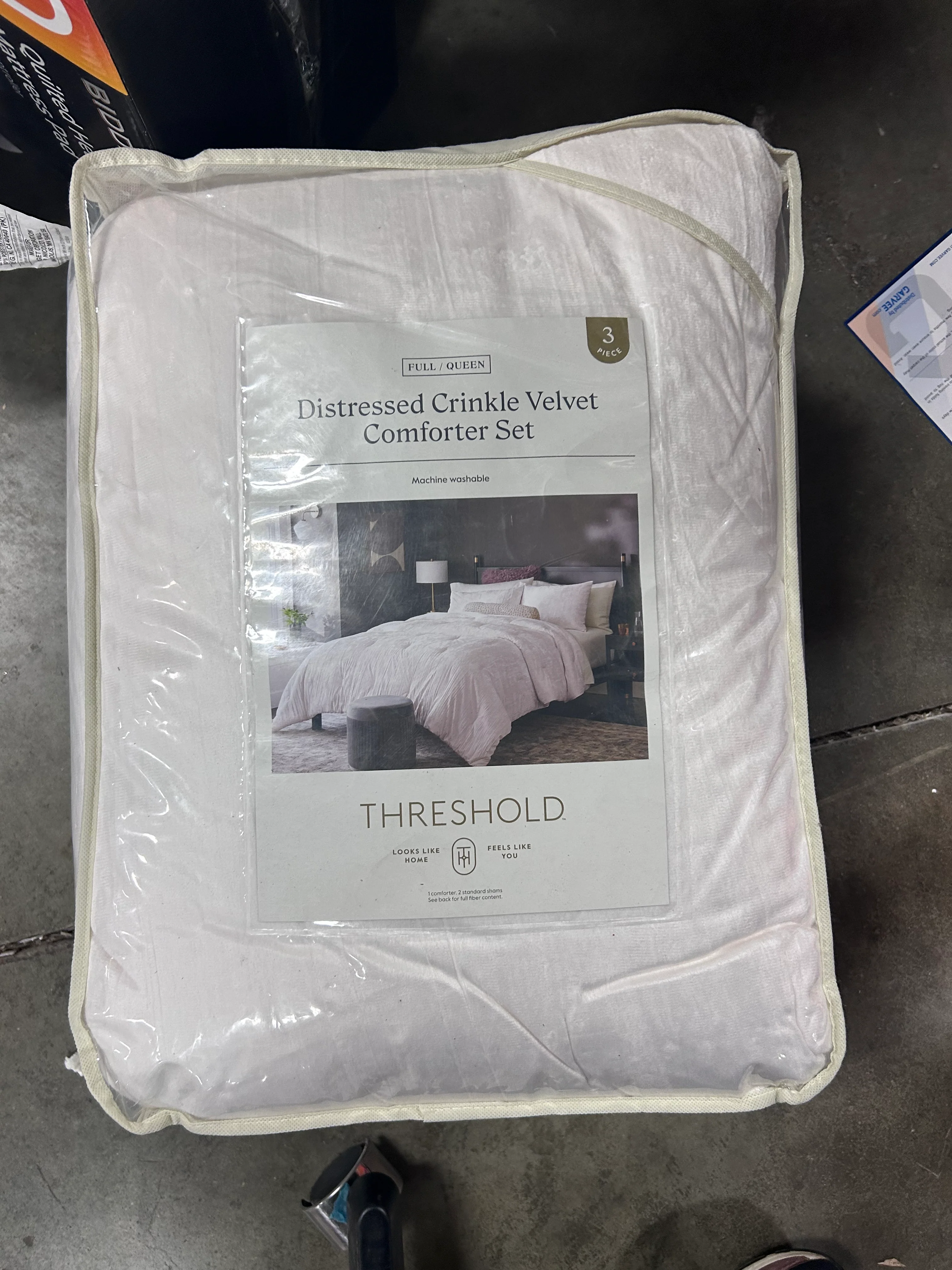 3pc Full/Queen Luxe Distressed Crinkle Velvet Comforter and Sham Set Ivory - Image 5
