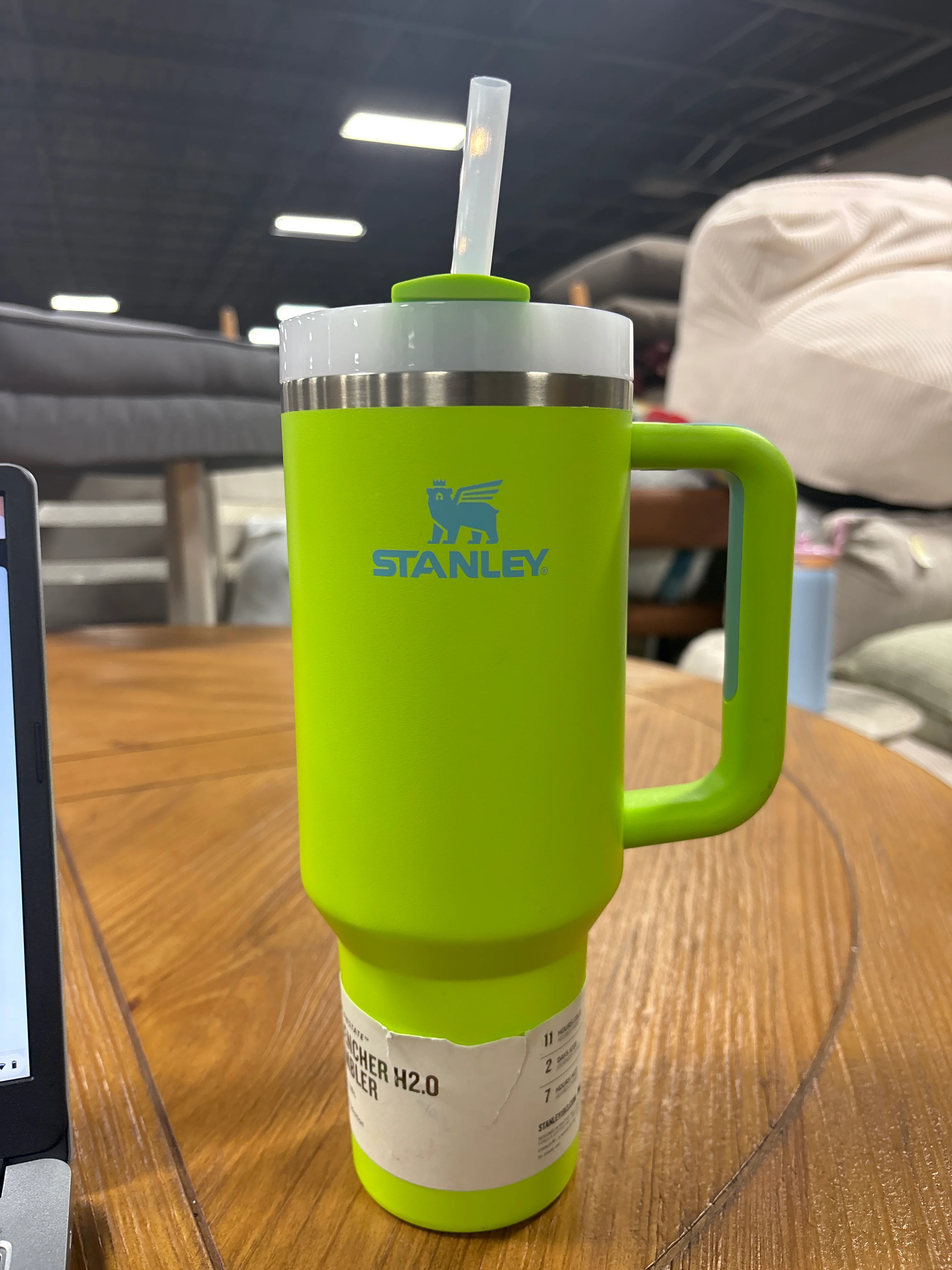 (40oz) Stanley Quencher 2.0 FlowState Tumbler - Bright Lime SHOWROOM ITEM - Image 2