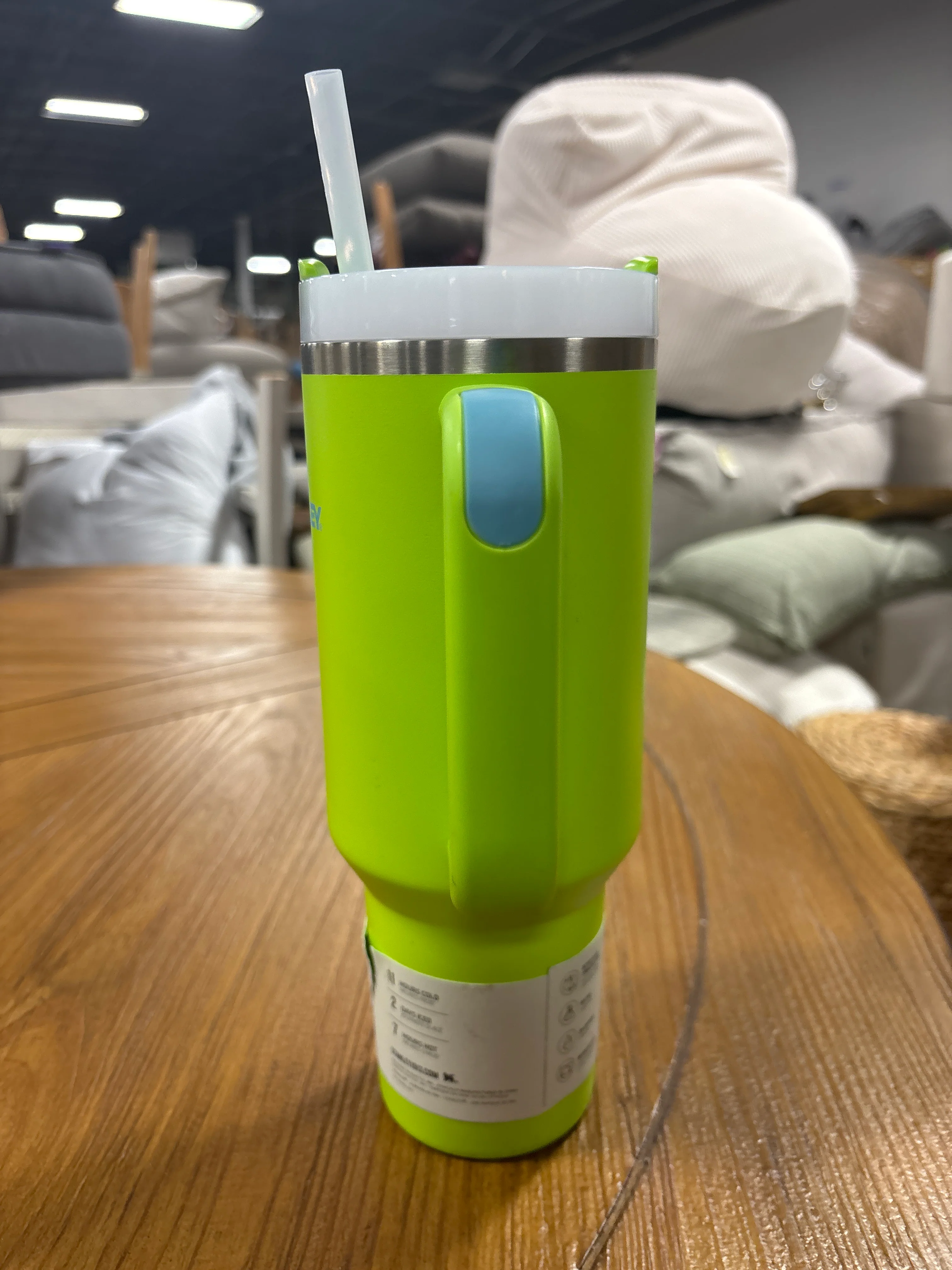 (40oz) Stanley Quencher 2.0 FlowState Tumbler - Bright Lime SHOWROOM ITEM - Image 3