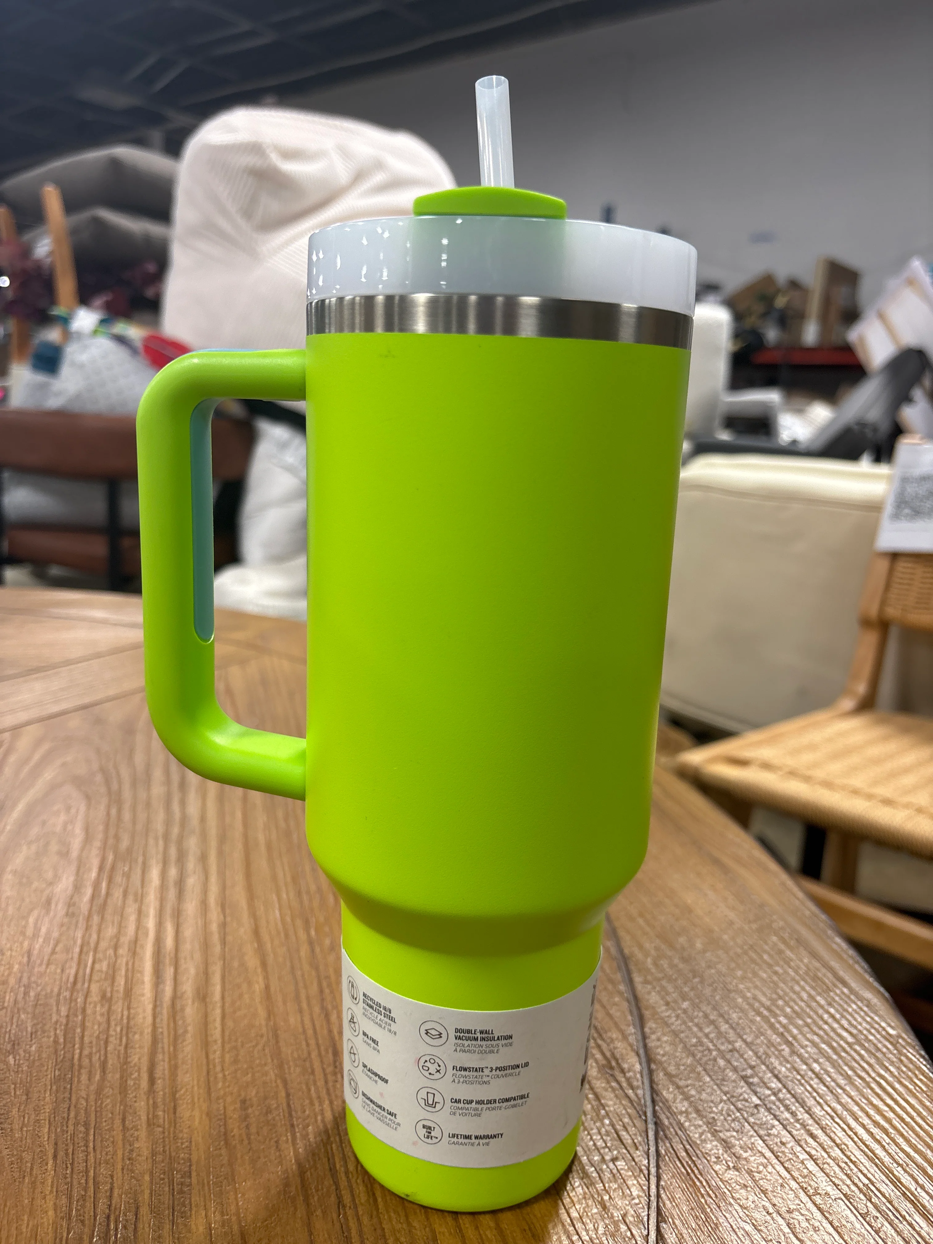 (40oz) Stanley Quencher 2.0 FlowState Tumbler - Bright Lime SHOWROOM ITEM - Image 4