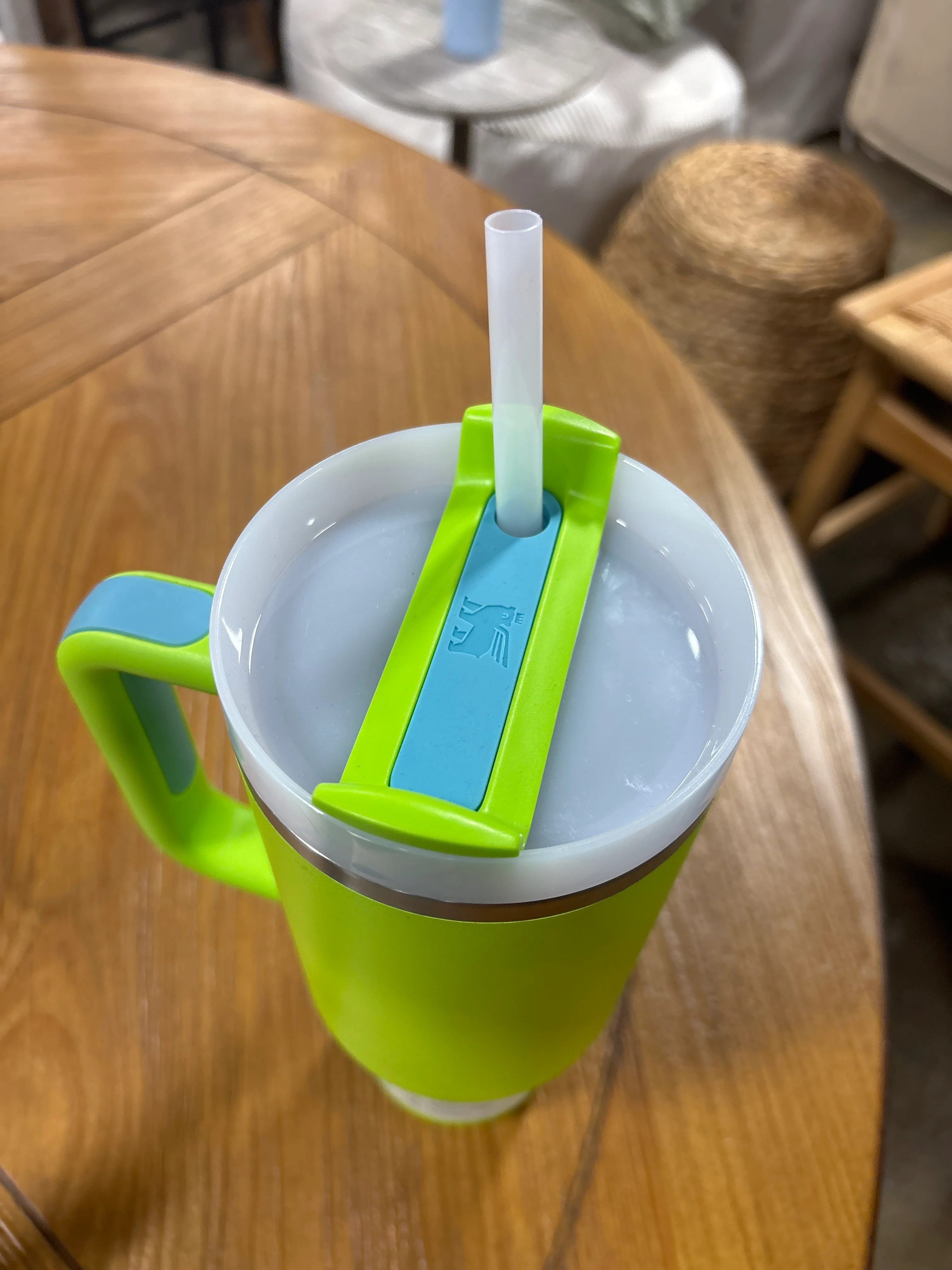 (40oz) Stanley Quencher 2.0 FlowState Tumbler - Bright Lime SHOWROOM ITEM - Image 5