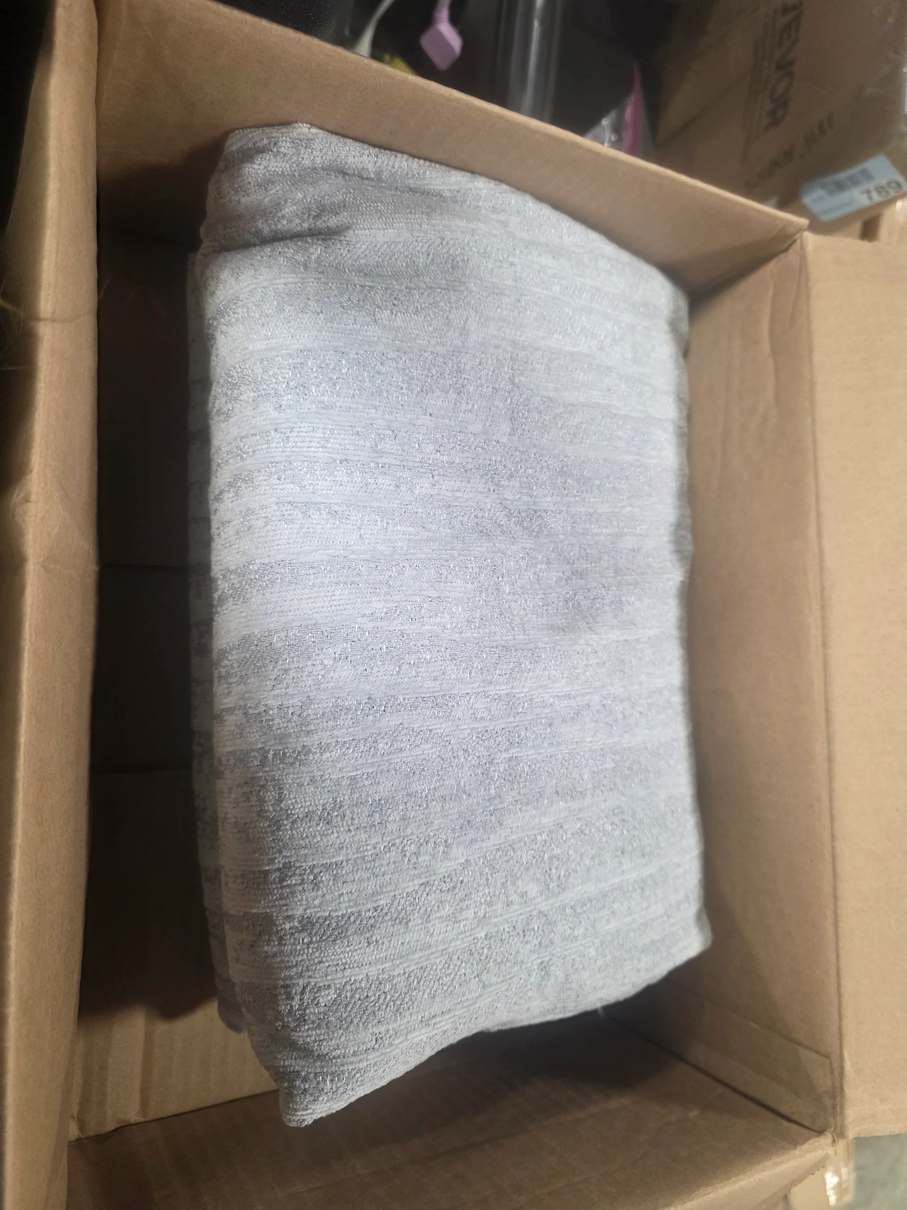 Jacquard Non-Slip Sofa Throw - Thick Reversible Knit Blanket - Image 6