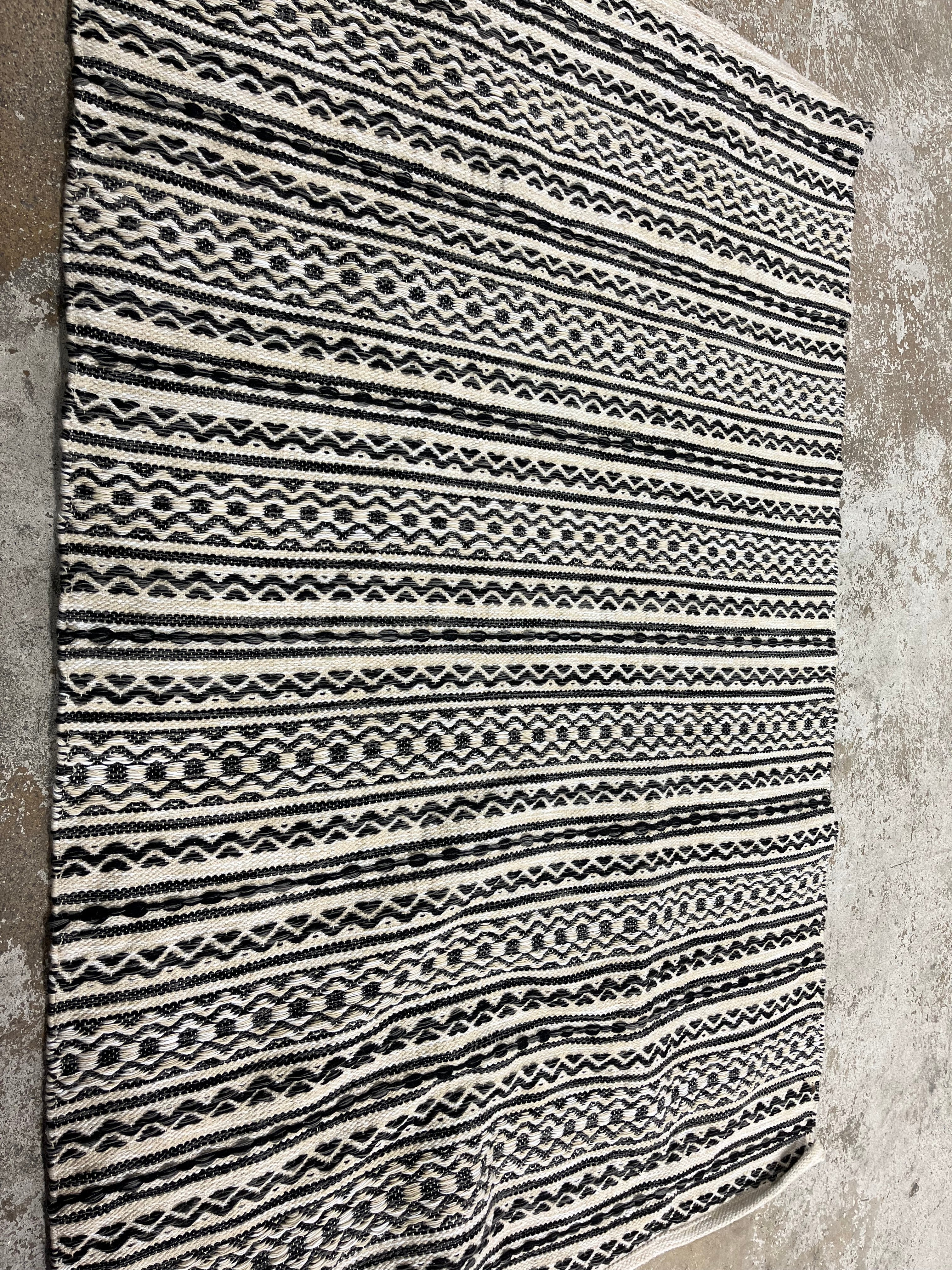 Washable Norwalk Stripe Accent Rug Black/White 4'x6' - Image 5