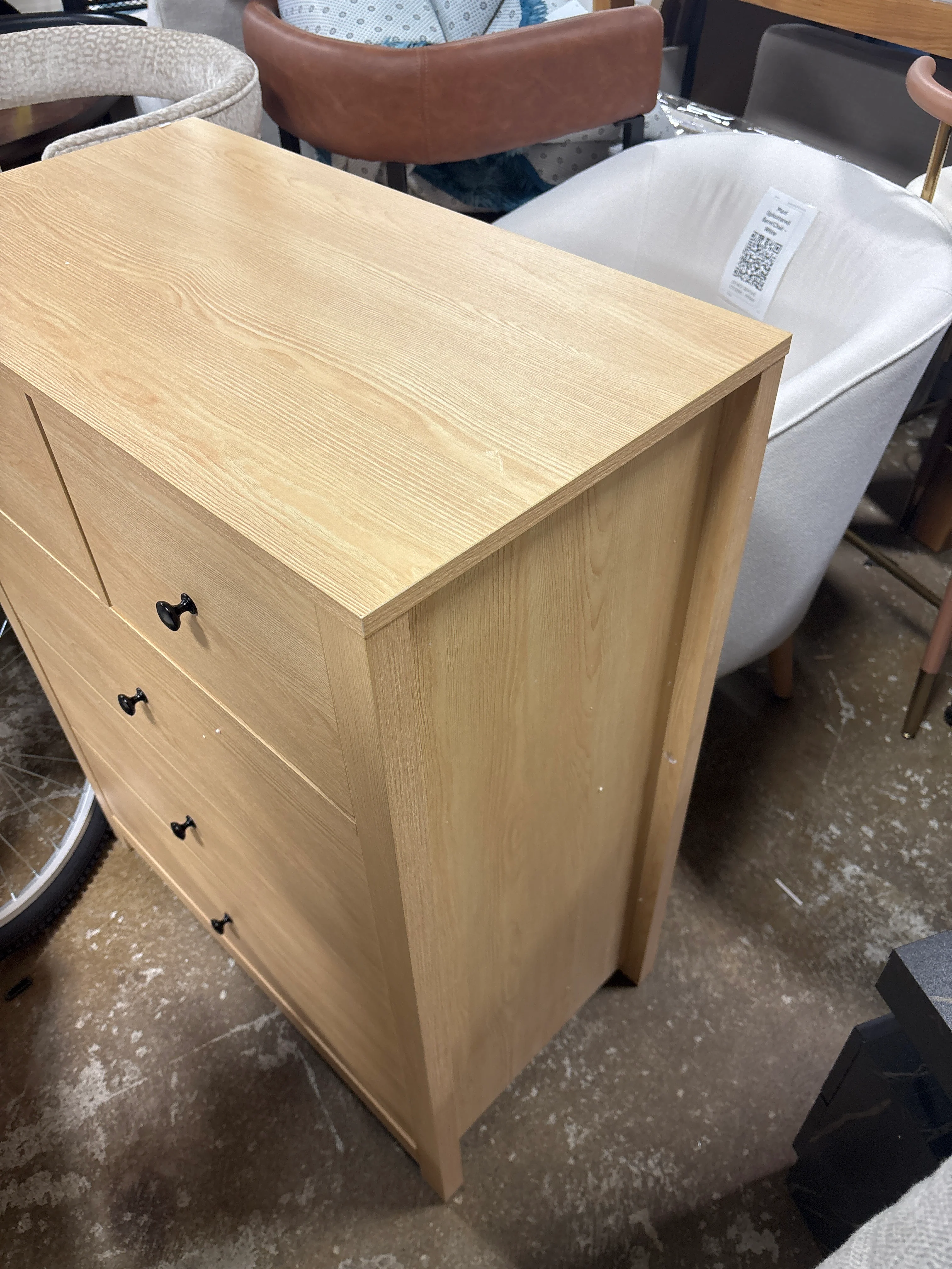 5 Drawer Dresser for Bedroom - Oak/Natural SHOWROOM ITEM - Image 4