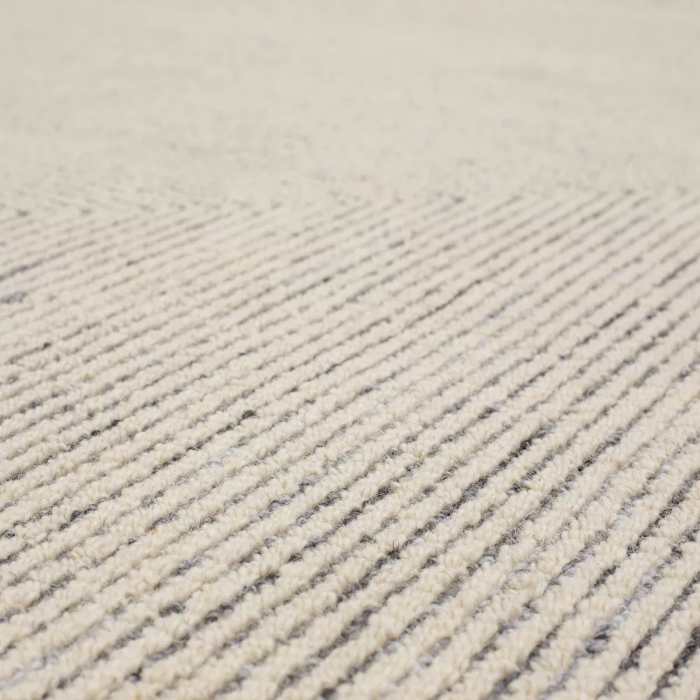Wool and Poly Blend Area Rug Tan 5'x7' - Image 2