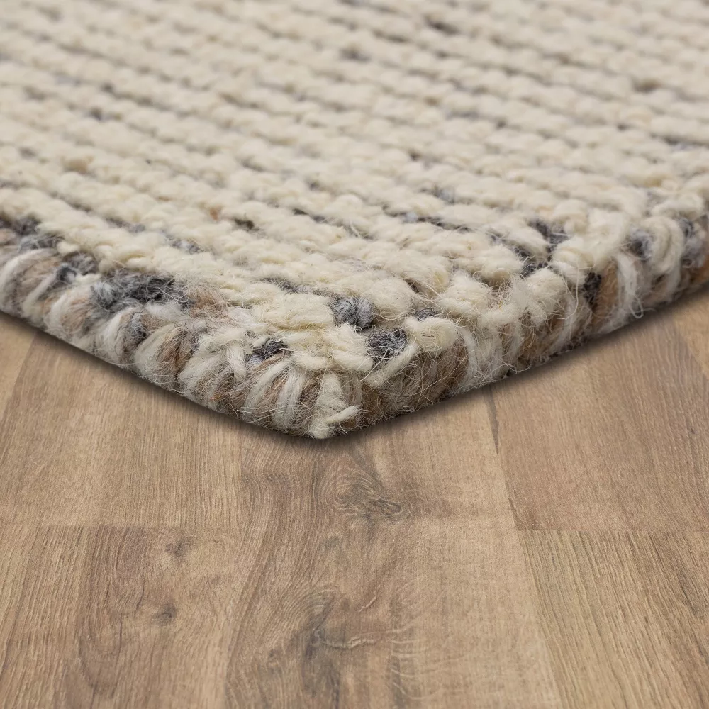 Wool and Poly Blend Area Rug Tan 5'x7' - Image 5