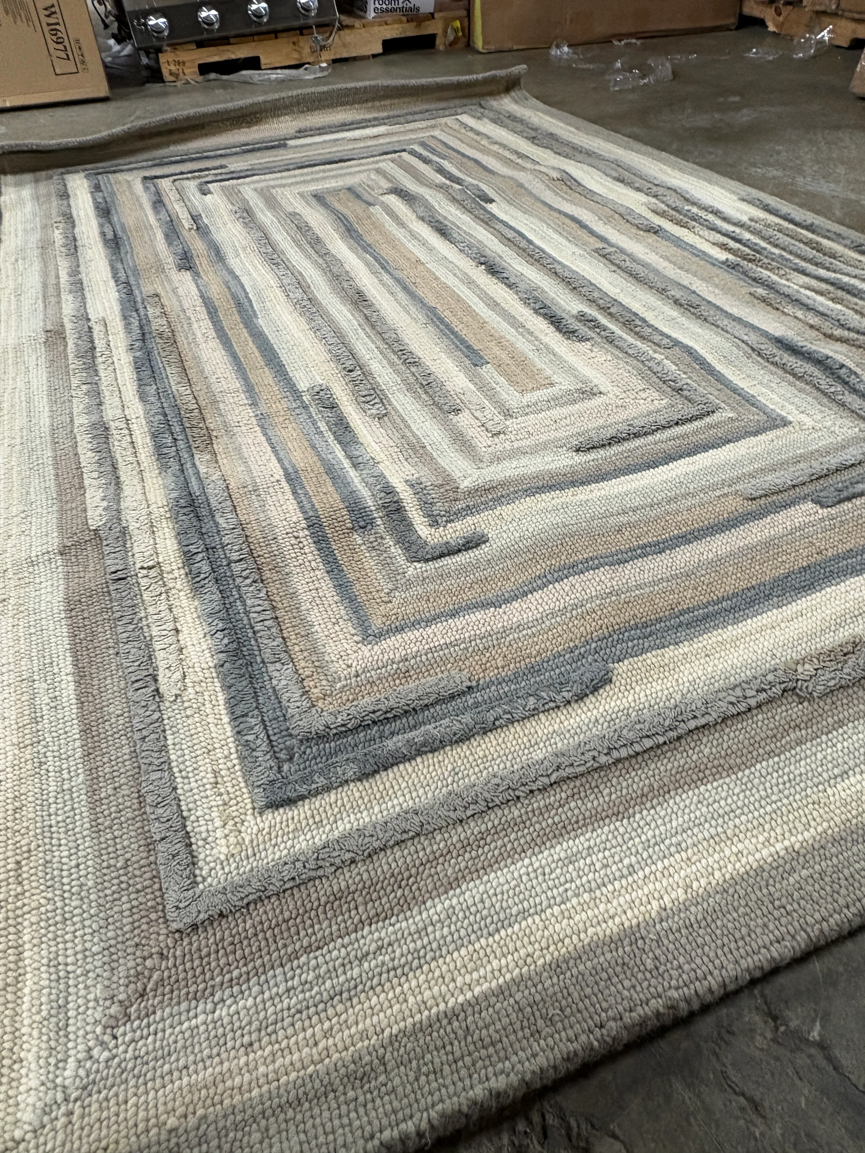 Concentric Geometric Handmade Tufted Wool Gray Area Rug 5x8 - Image 4