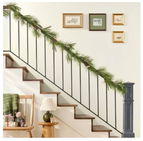 Needle Pine Snowberry Garland, final cut - Image 2