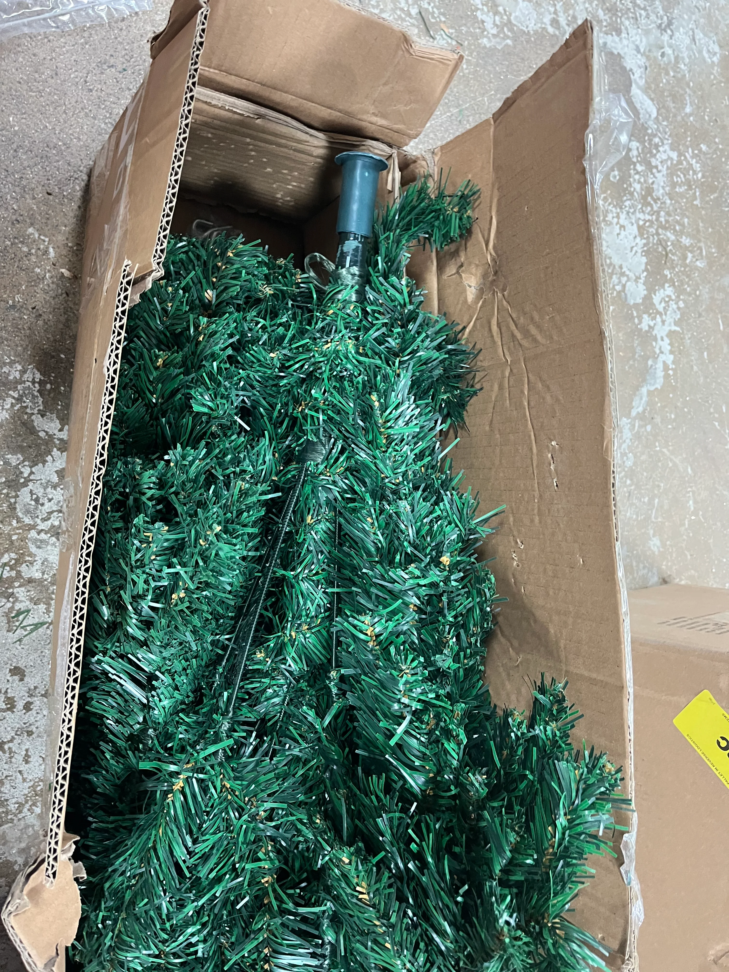 PVC Christmas Tree 1000 Tips Hinged Solid Metal Legs - Image 6