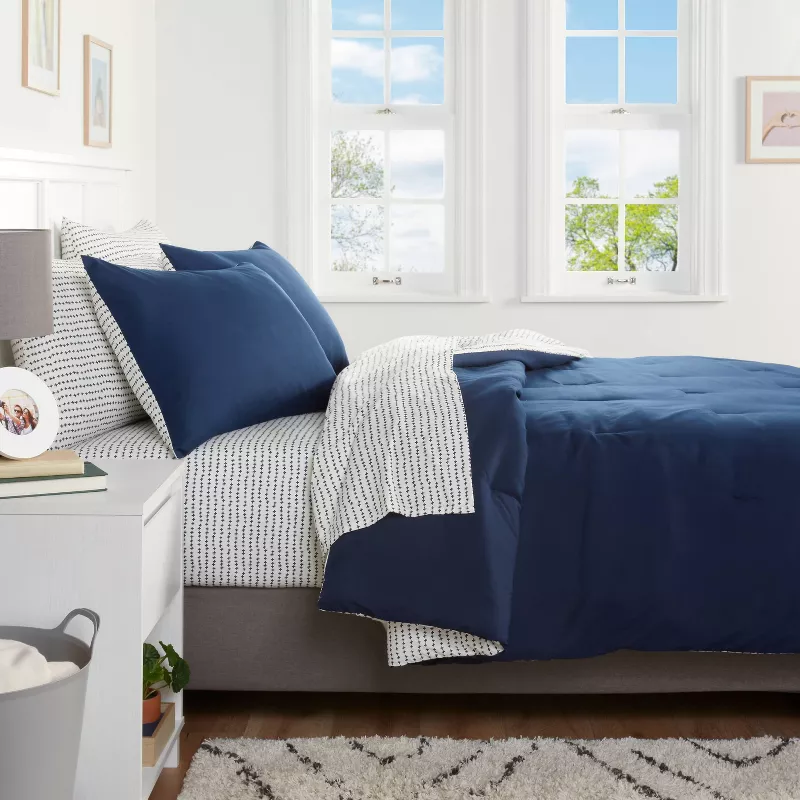 7pc Queen Solid Microfiber Comforter & Sheets Set Navy/Gray - Polyester Bedding, Quilted, OEKO-TEX Certified