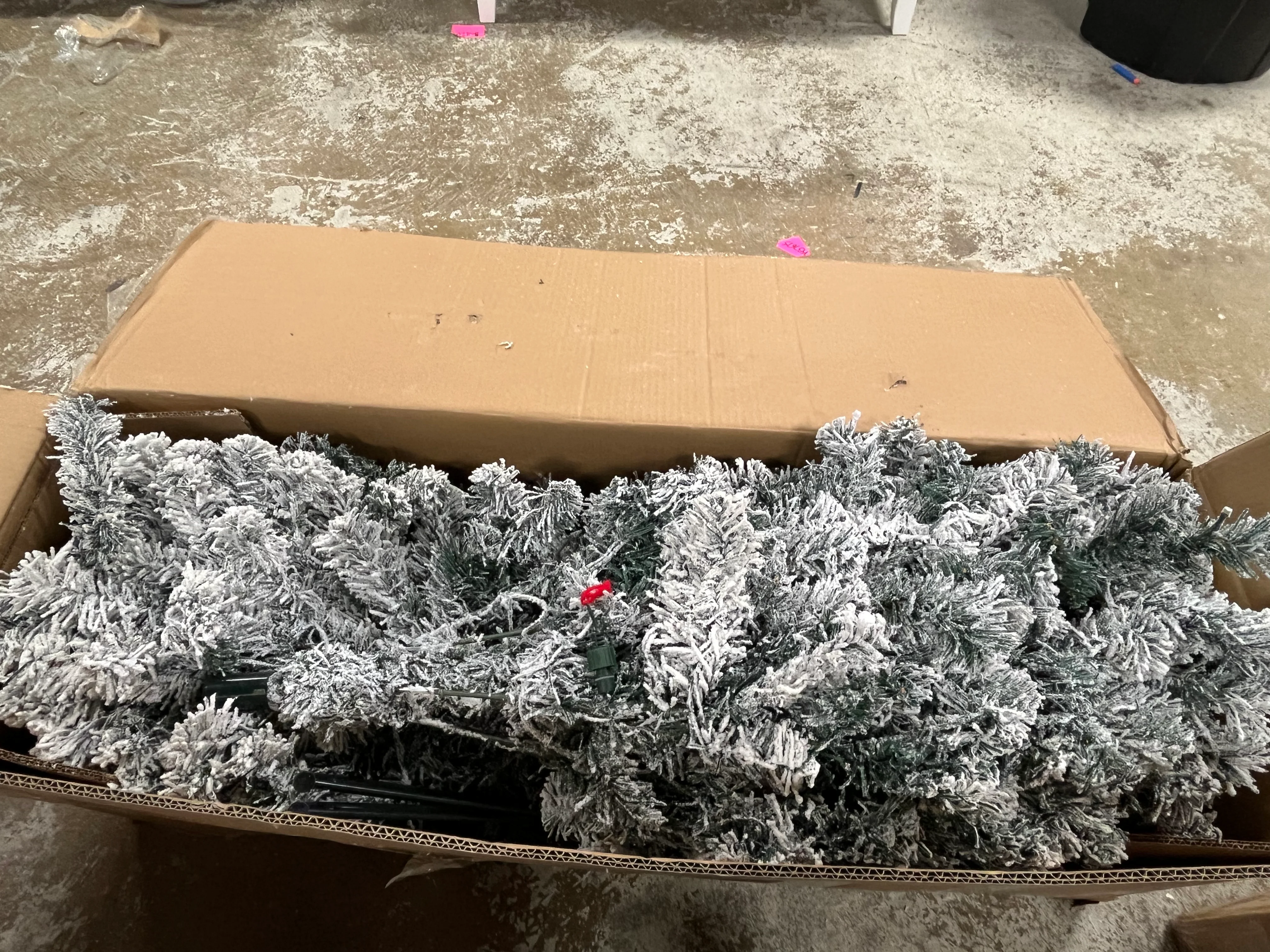 Pre-Lit Christmas Tree, Snow Flocked Hinged Xmas Tree - Image 8