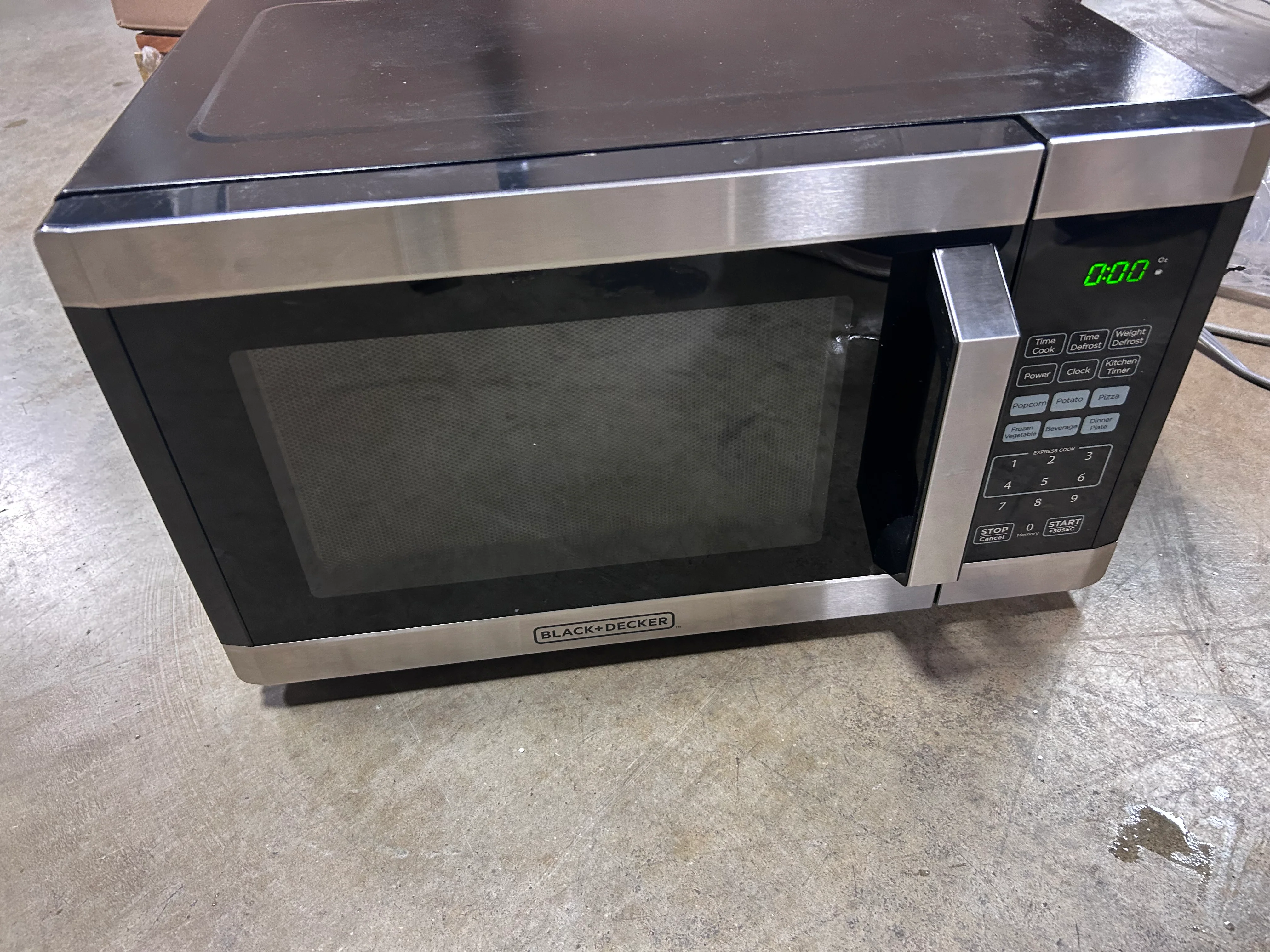 900W Digital Microwave Oven With Turntable in Stainless Steel, - Image 7