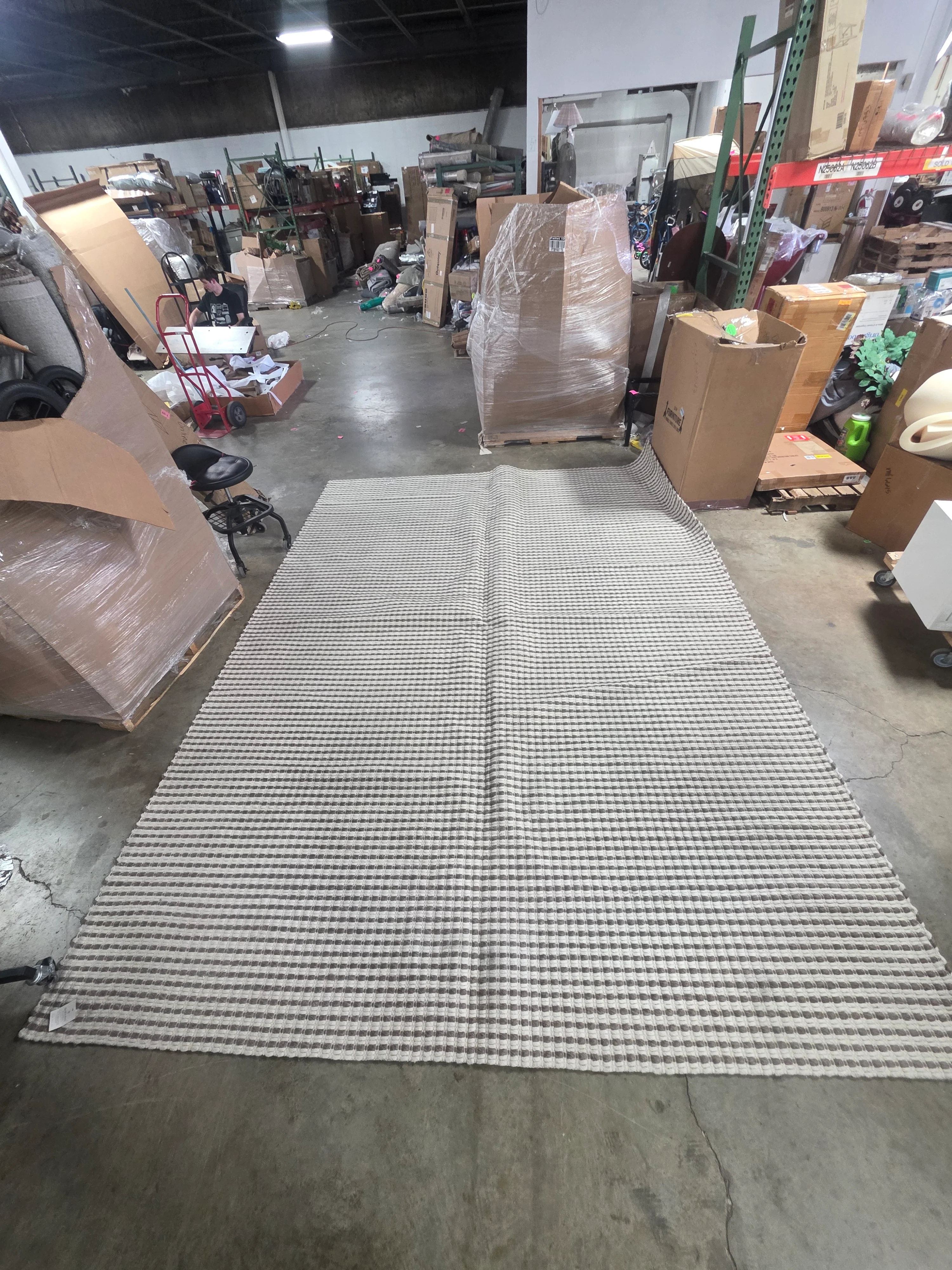 Break Stripe handmade. Color Taupe/Creme 9x12 Area Rug - Image 5