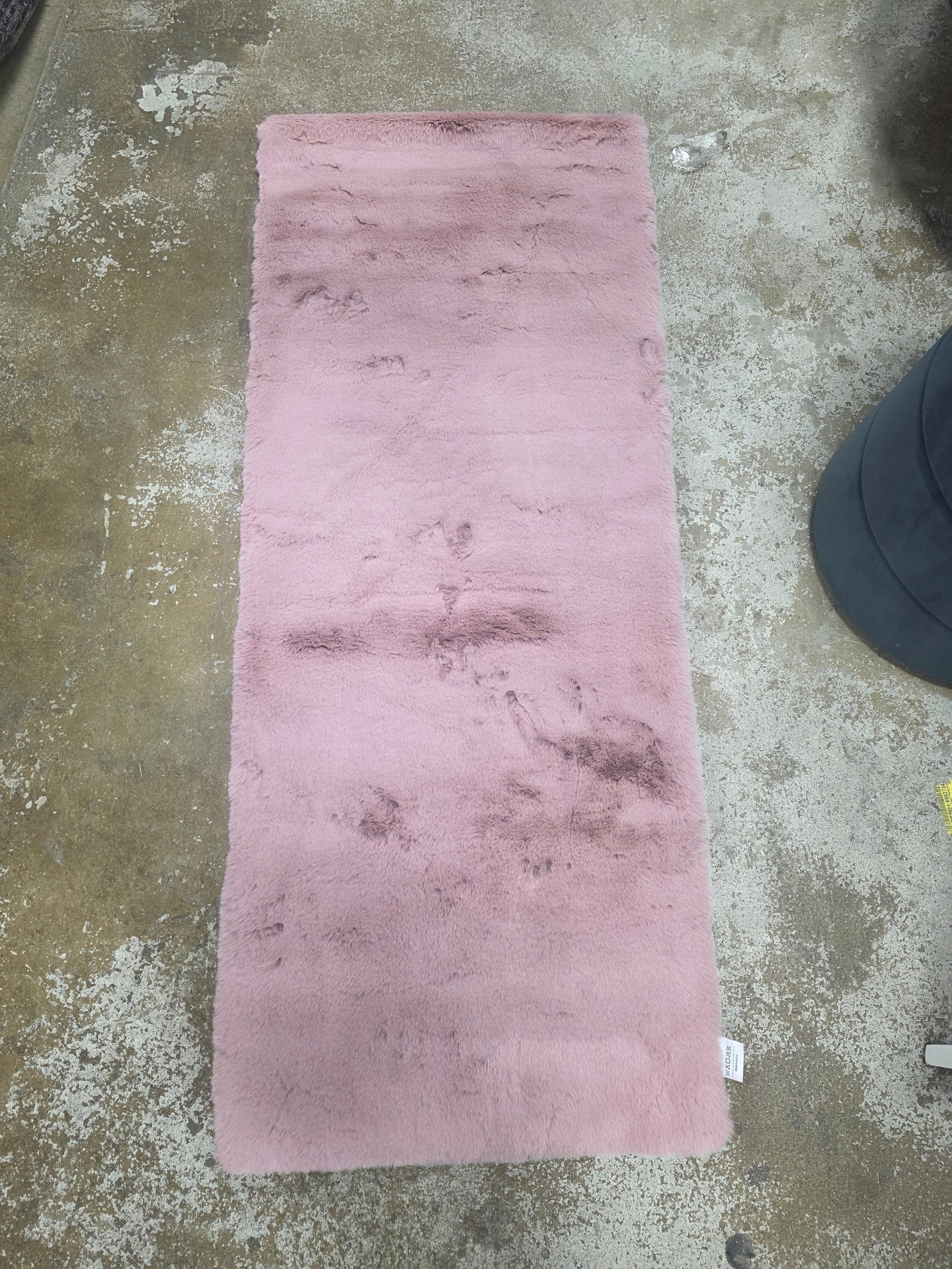 Acekool Ultra Soft Shaggy Rug, Non-Slip Plush Indoor Carpet 2x6 - SHOWROOM ITEM  - Image 2