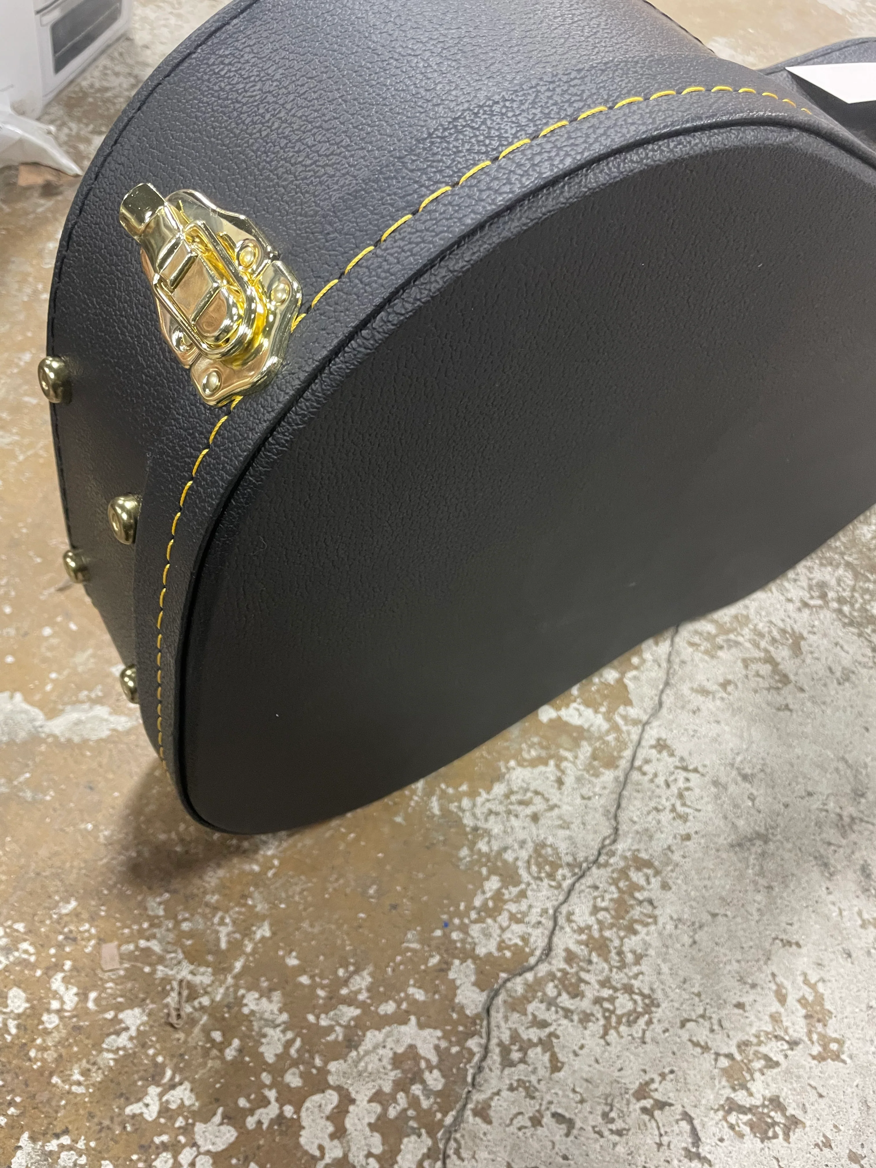 Martin Fret/OM Acoustic Guitar Case - Image 4