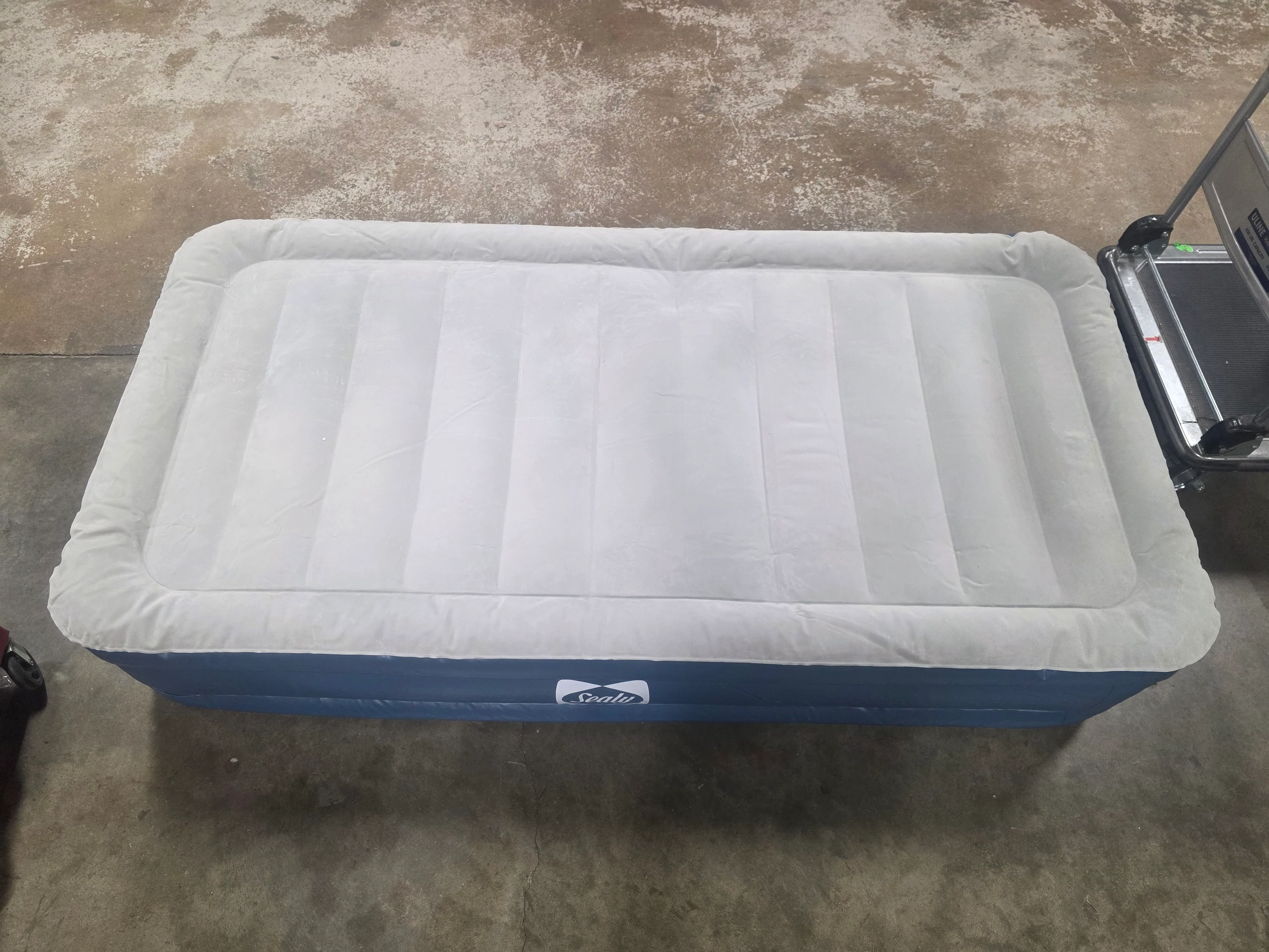 AlwayzAire Flocked Top Air Mattress Twin with Built-in Dual Pump - Image 6