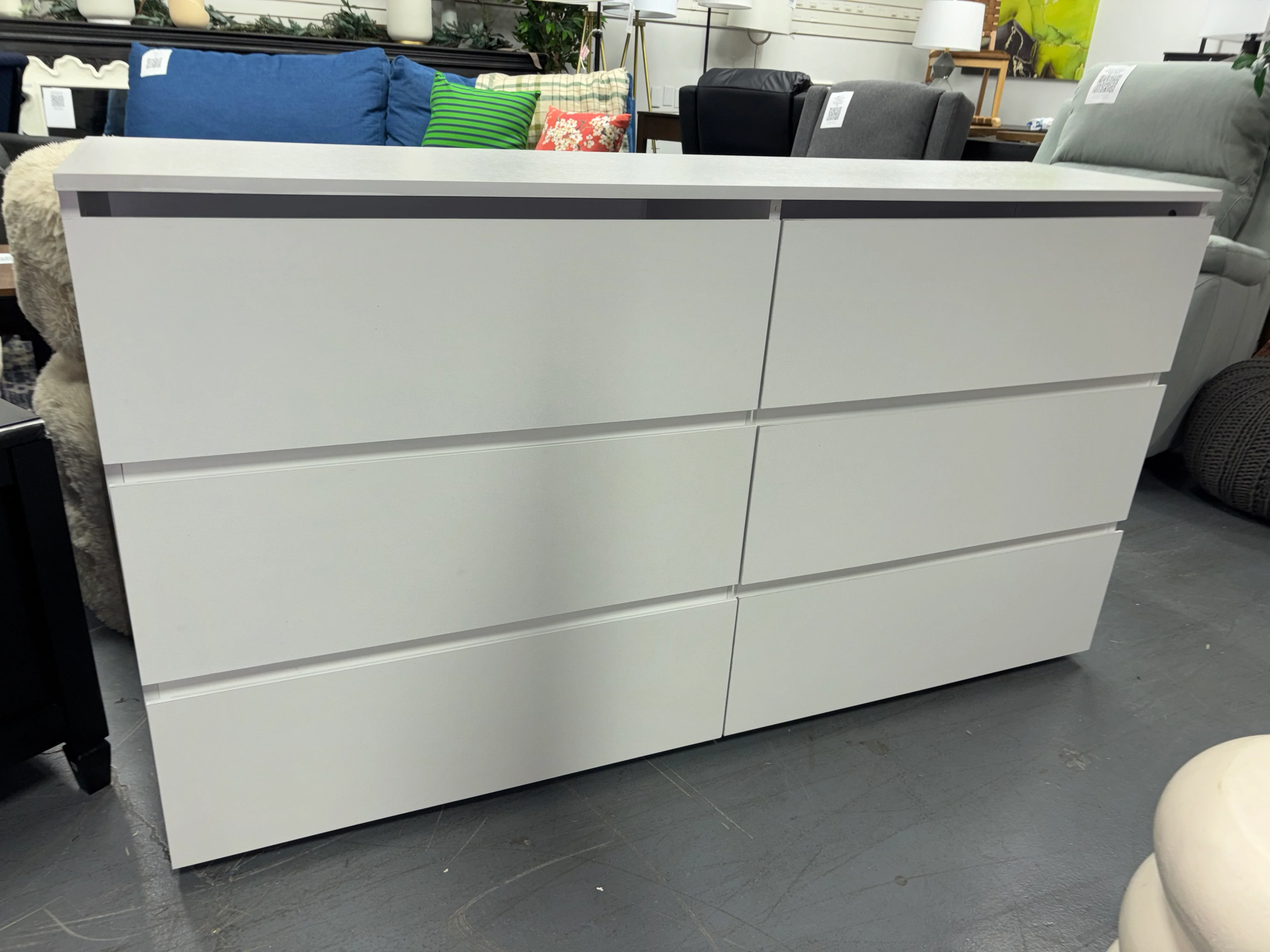 Anastasiya 59'' W 6 Drawer Dresser - White SHOWROOM ITEM - Image 2