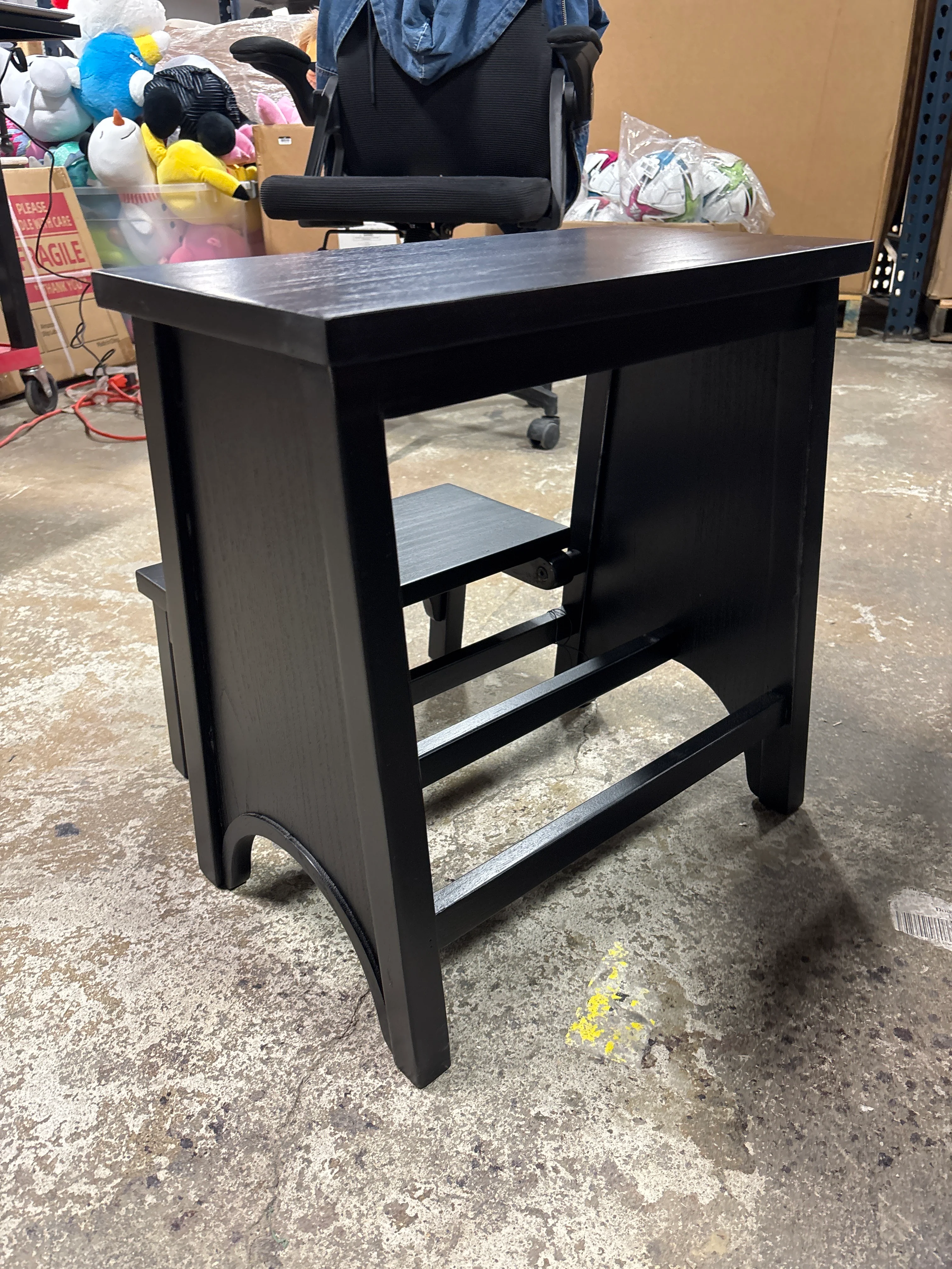 Arch Step Stool Black SHOWROOM ITEM - Image 3