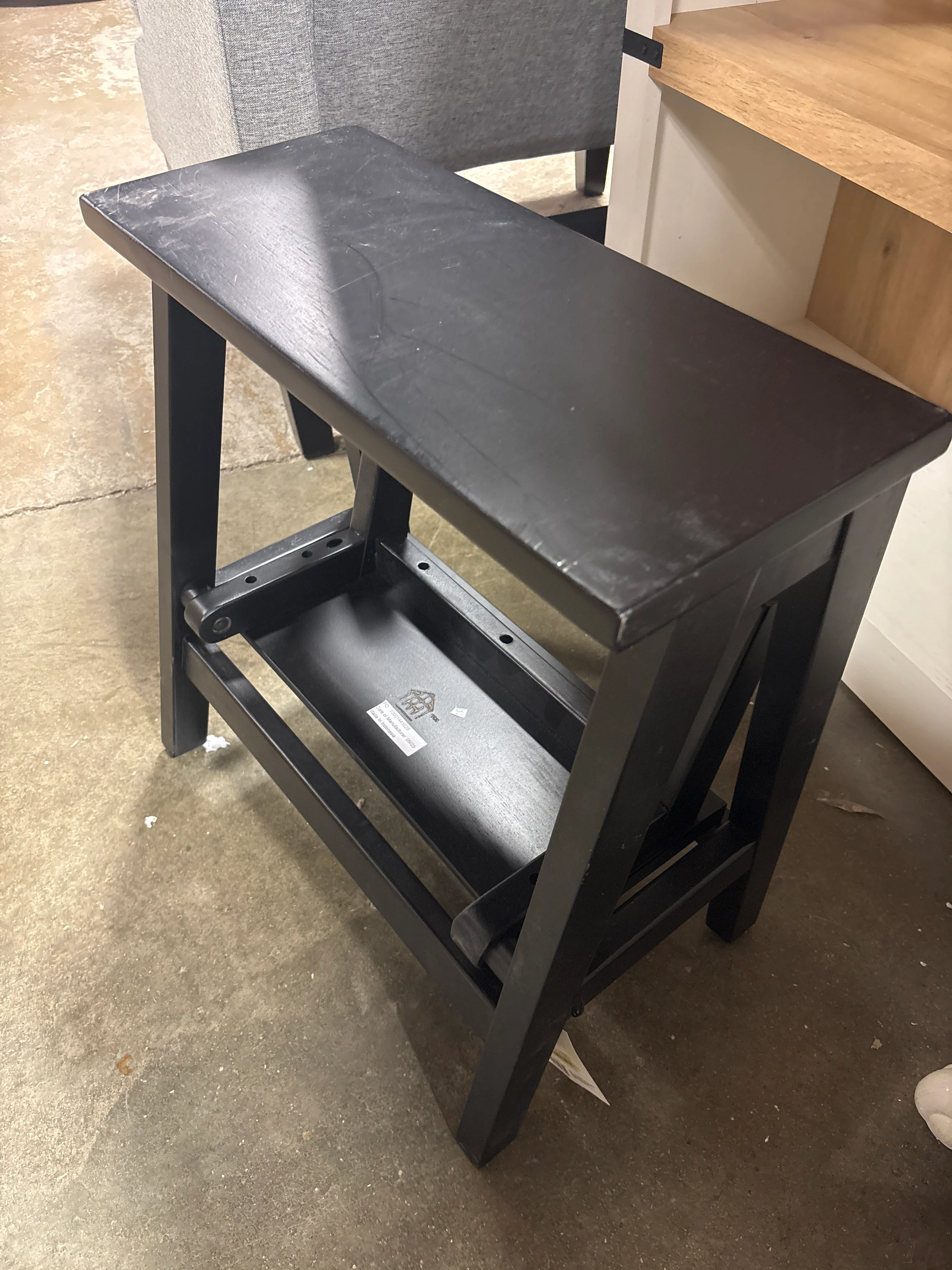 Arch Step Stool Black SHOWROOM ITEM - Image 4