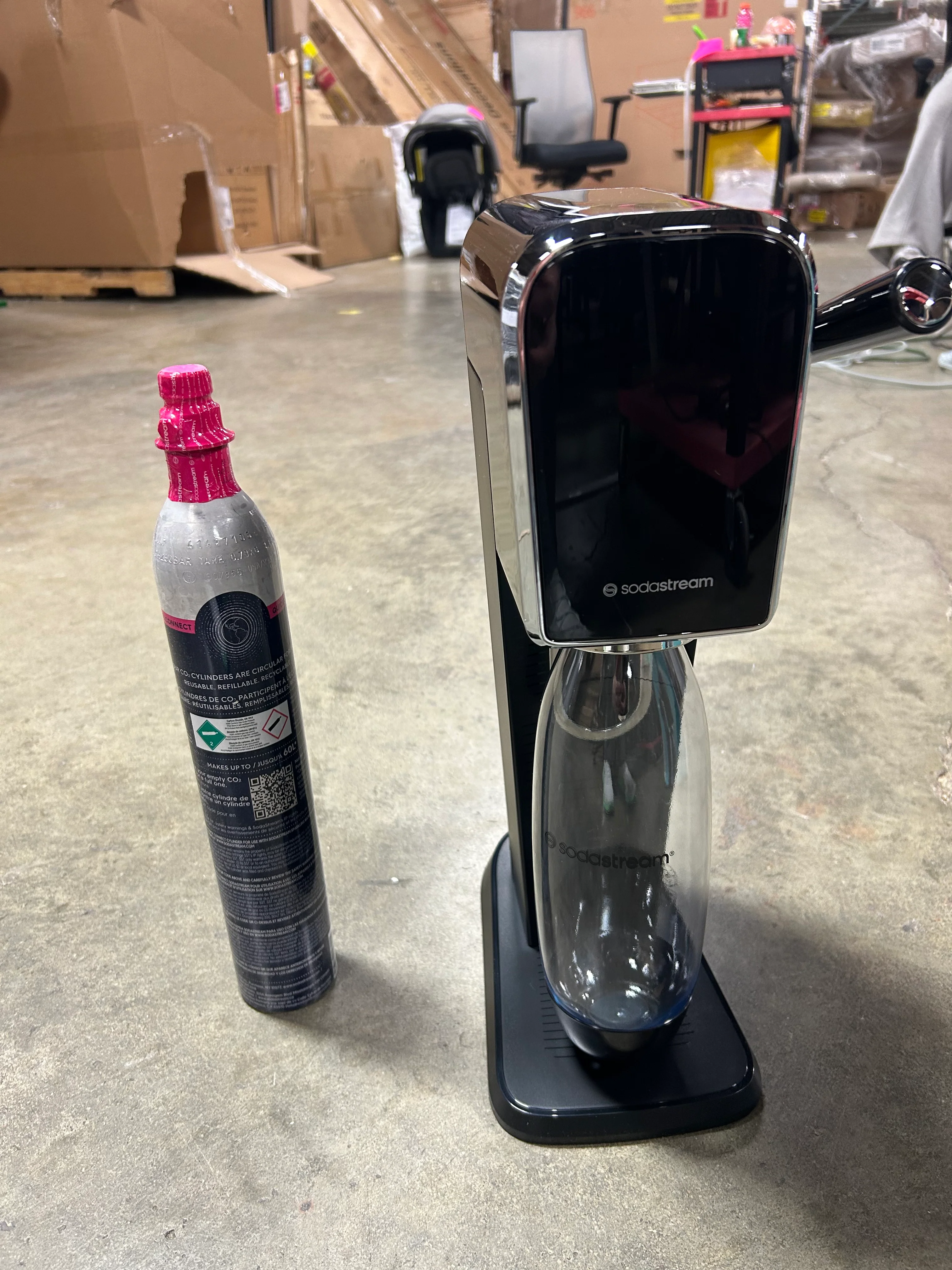 Art Sparkling Water Maker with CO2 and Carbonating Bottle Black: Matte Finish - Image 5