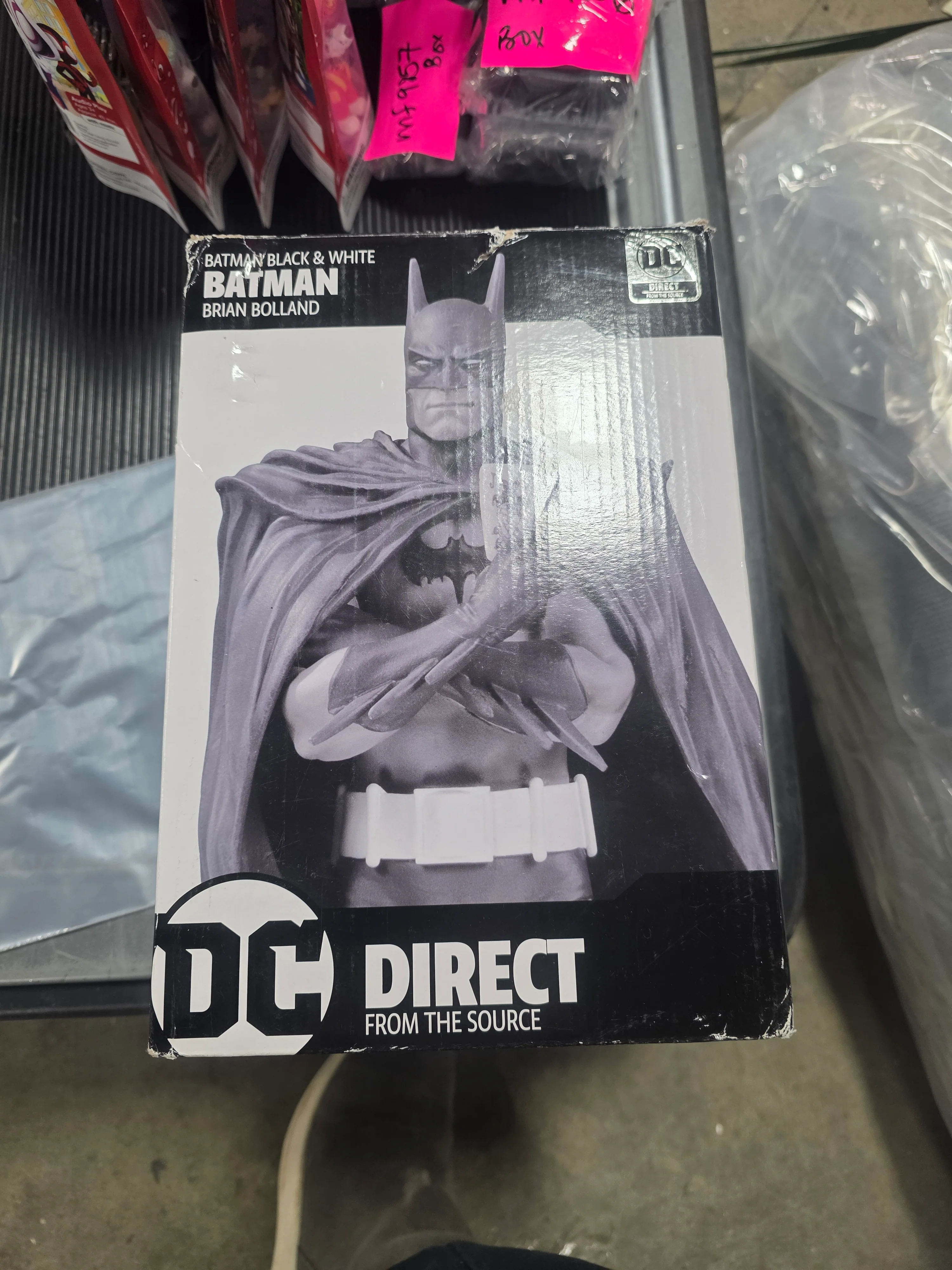 Batman - Black & White by Brian Bolland - 1:10 Resin Statue - Image 5