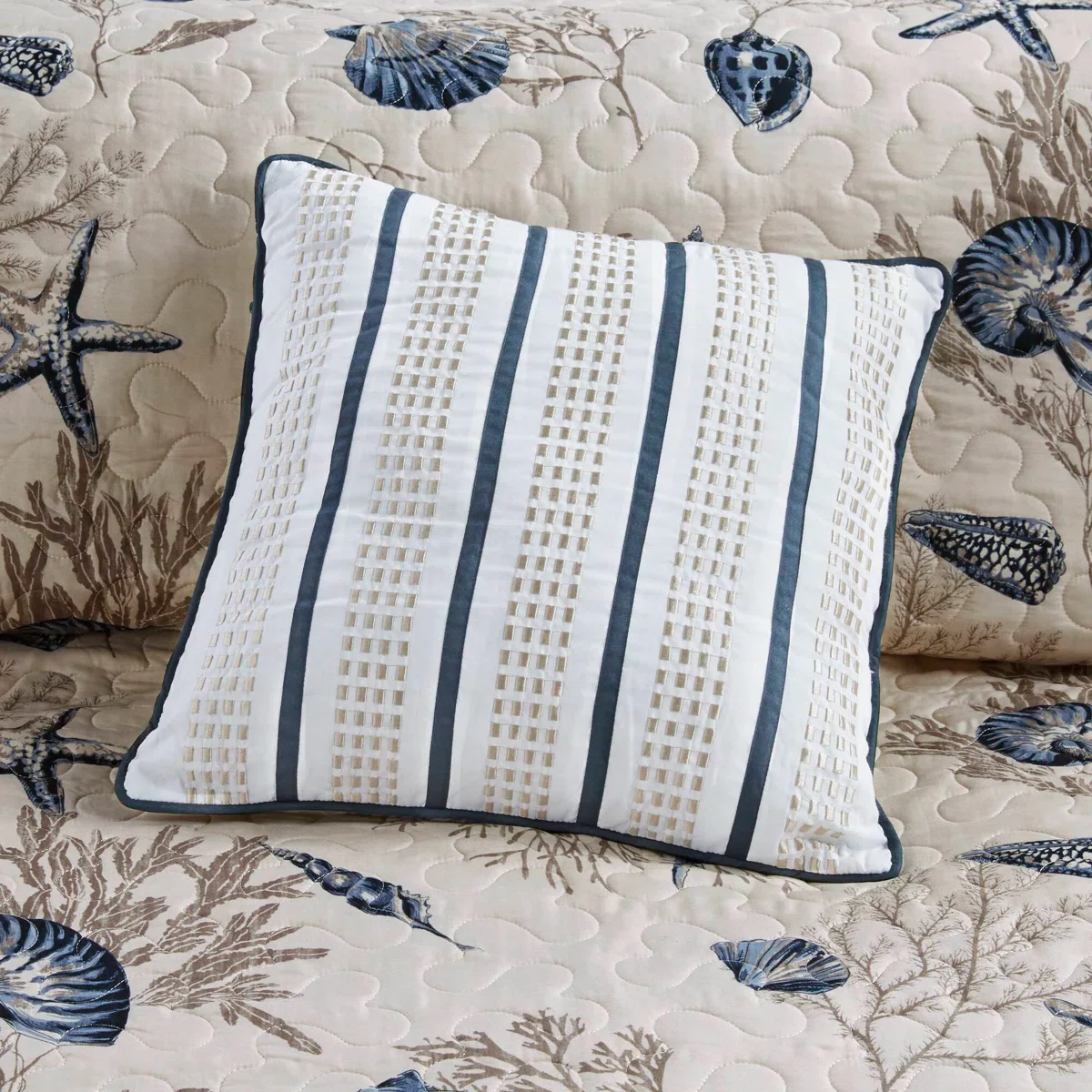 Bayside Quilt Set with Throw Pillows - King - Image 2