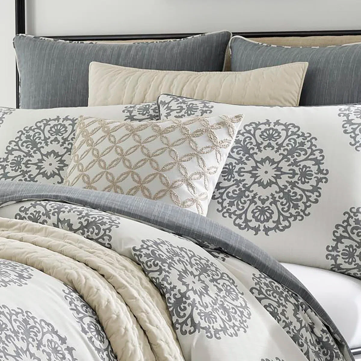 Bristol Gray/Cream 100% Cotton Reversible Traditional 3 Piece Comforter Set - Image 3