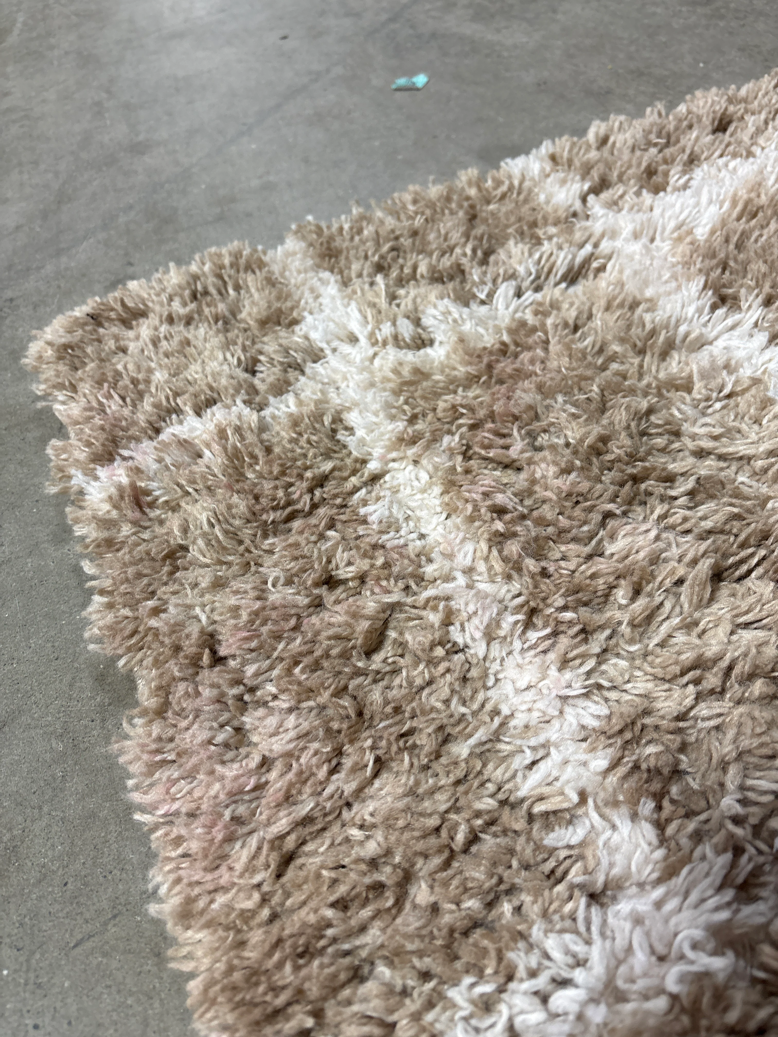 Broken Grid Shag Area Rug 5'x7' - Image 6