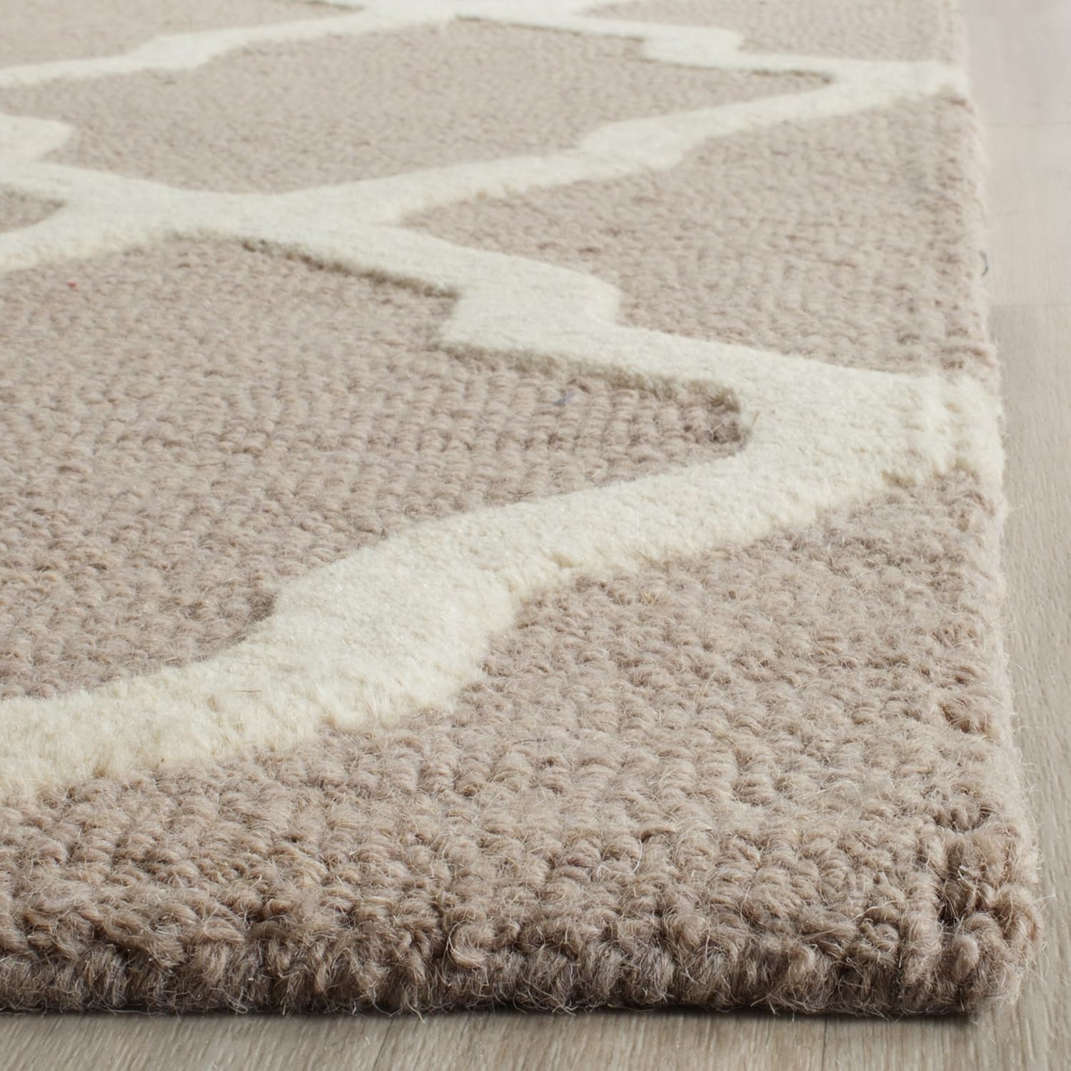 Cambridge Collection Area Rug - 5' x 8', Beige & Ivory - Image 3
