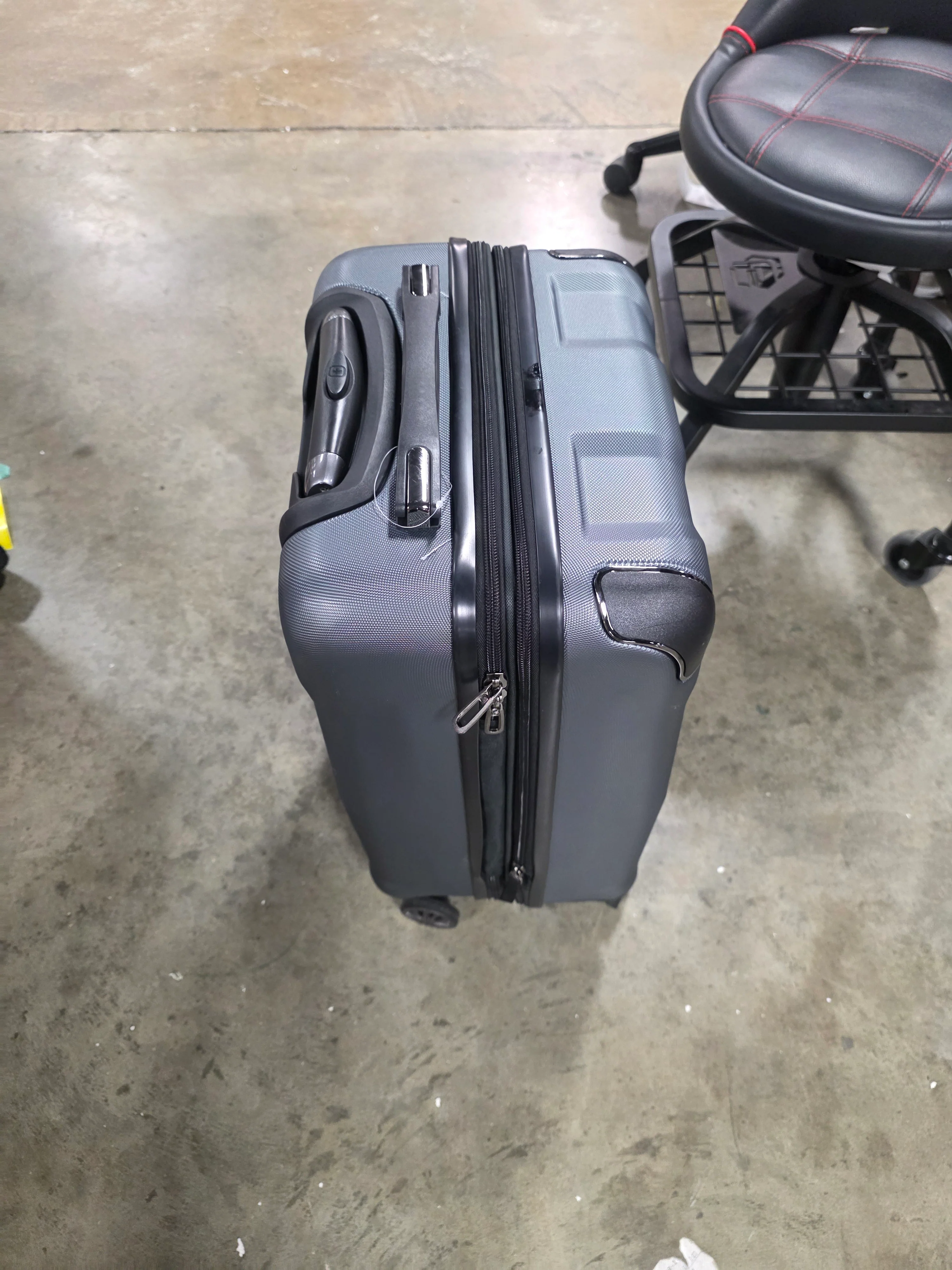 Cascade Hardside Carry On Suitcase - Image 7