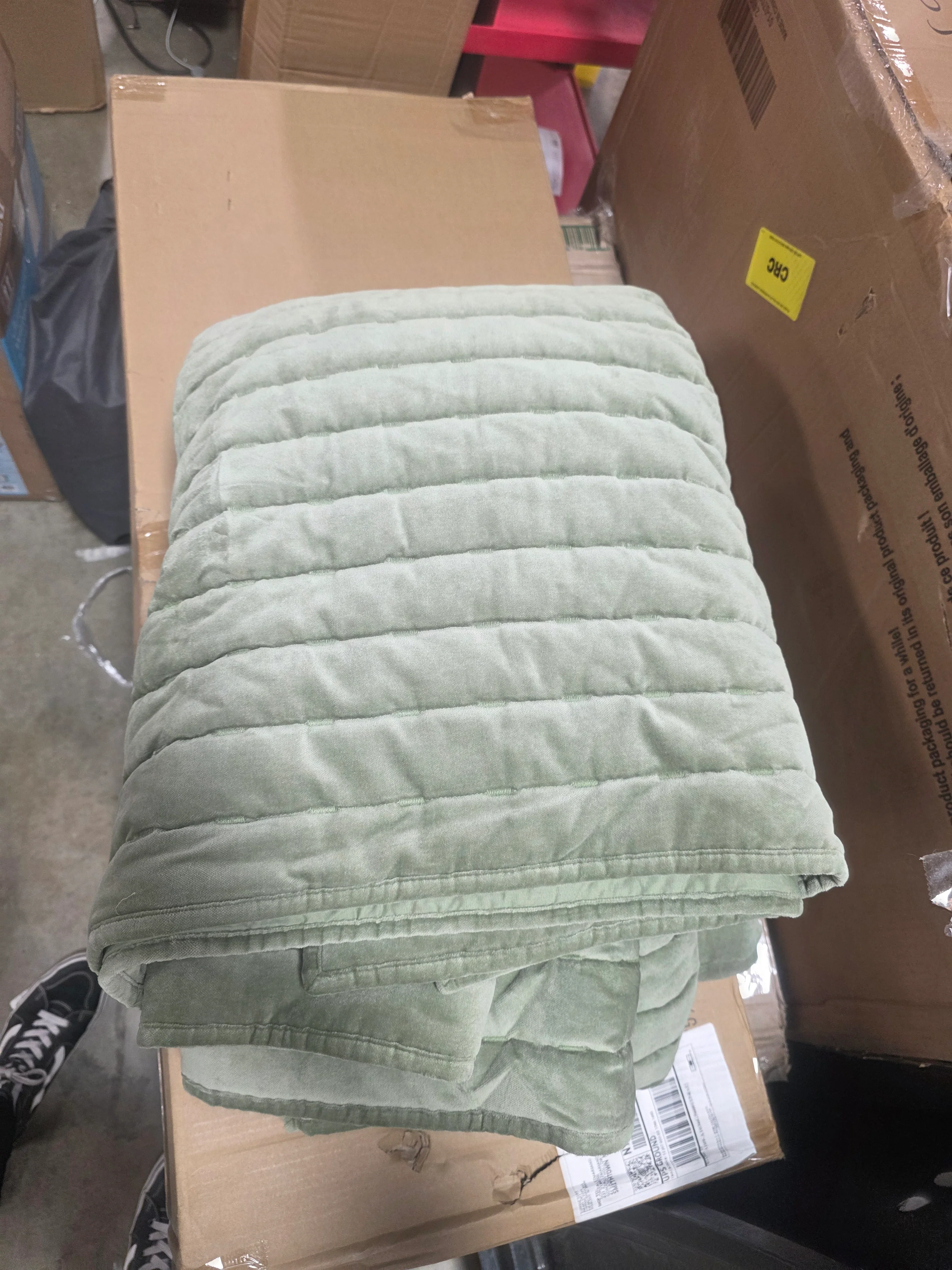 Channel Stitch Velvet Quilt - Full/Queen - Image 6