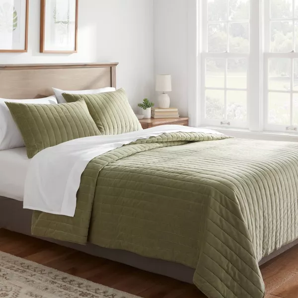 Channel Stitch Velvet Quilt Full/Queen - Image 4